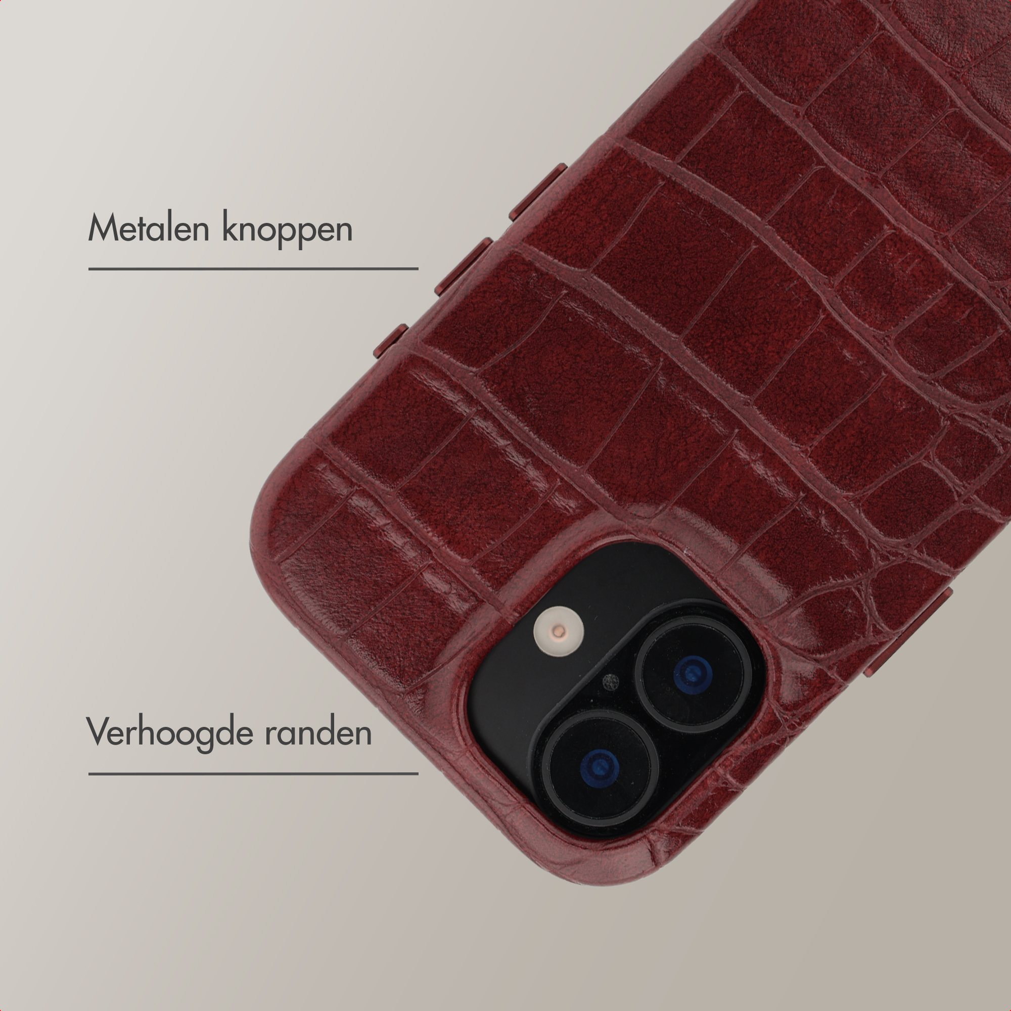 Étui de téléphone en cuir de crocodile rouge avec boutons métalliques et bords surélevés.