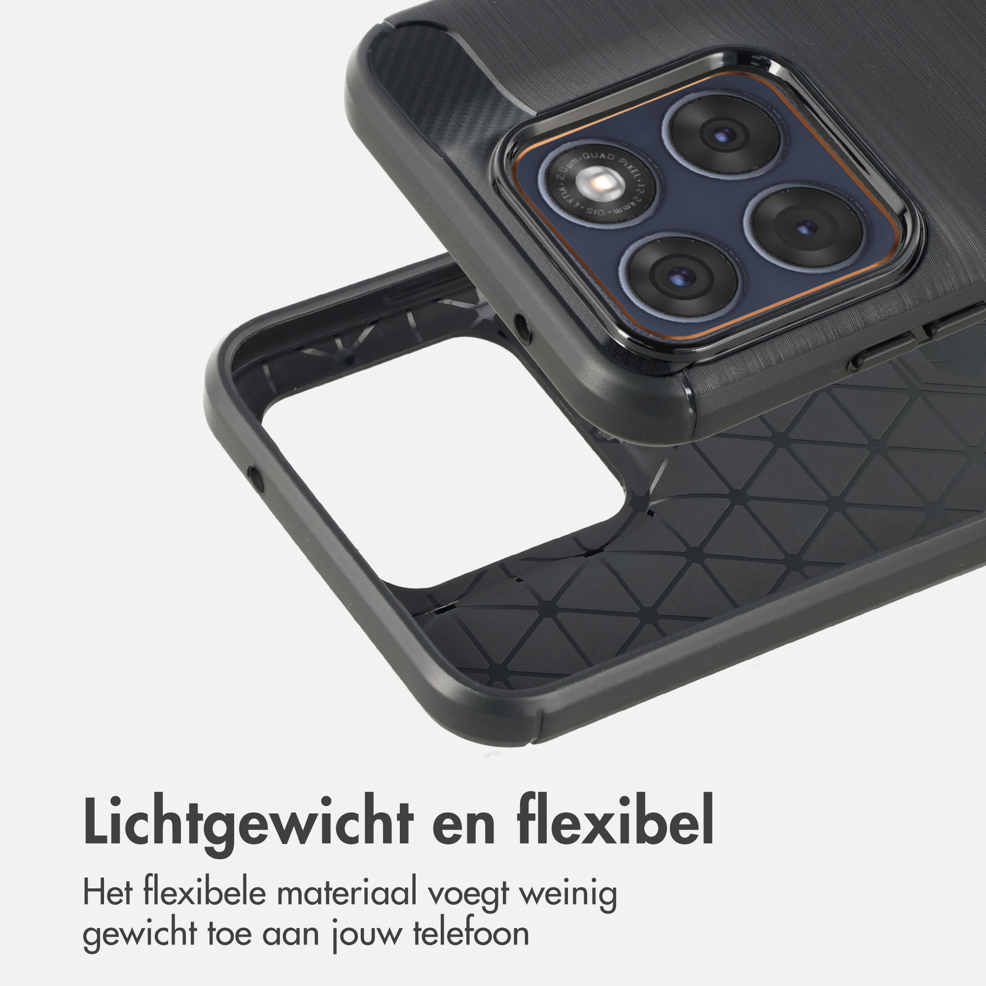 Een zwart telefoonhoesje met camera-uitsparing en patroon aan de binnenkant.