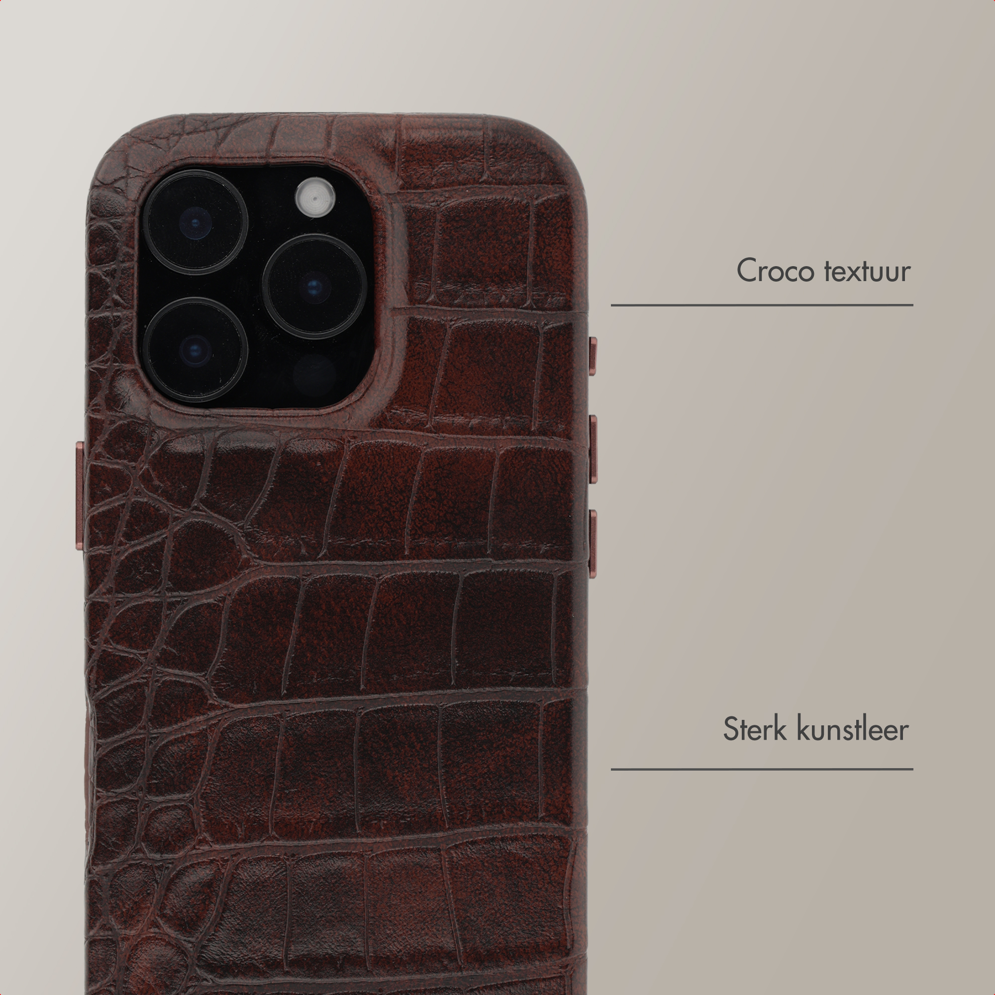 Bruine krokodillenleren telefoonhoes met vier camera's.