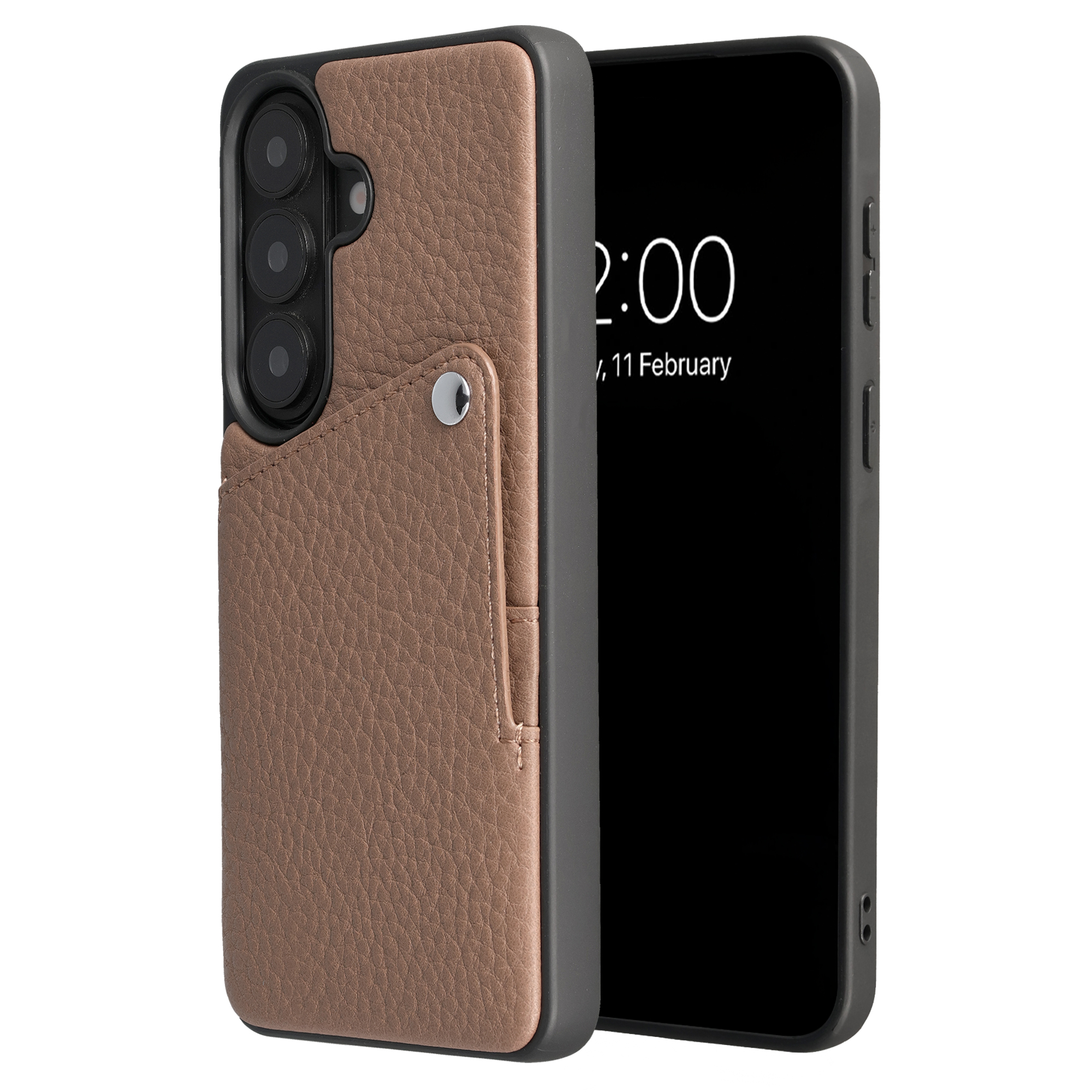 Bruine lederen telefoonhoes met drie cameralenzen en een kaartsleuf.