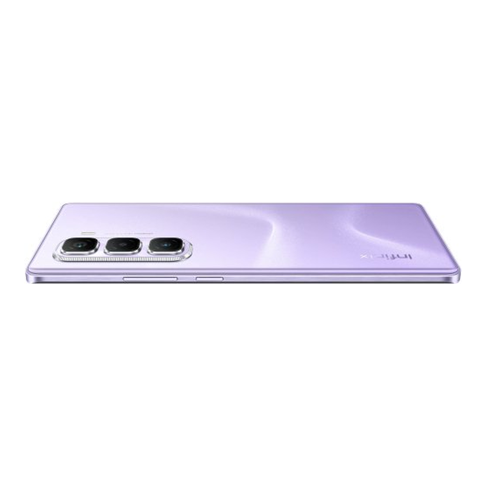 Uno smartphone viola chiaro con tre fotocamere posteriori è mostrato di lato su sfondo bianco.