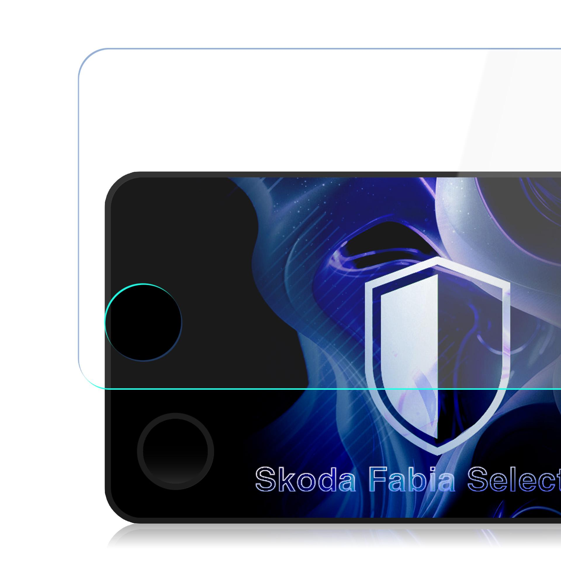 Folia ochronna Skoda Fabia z logo tarczy na niebieskim tle.