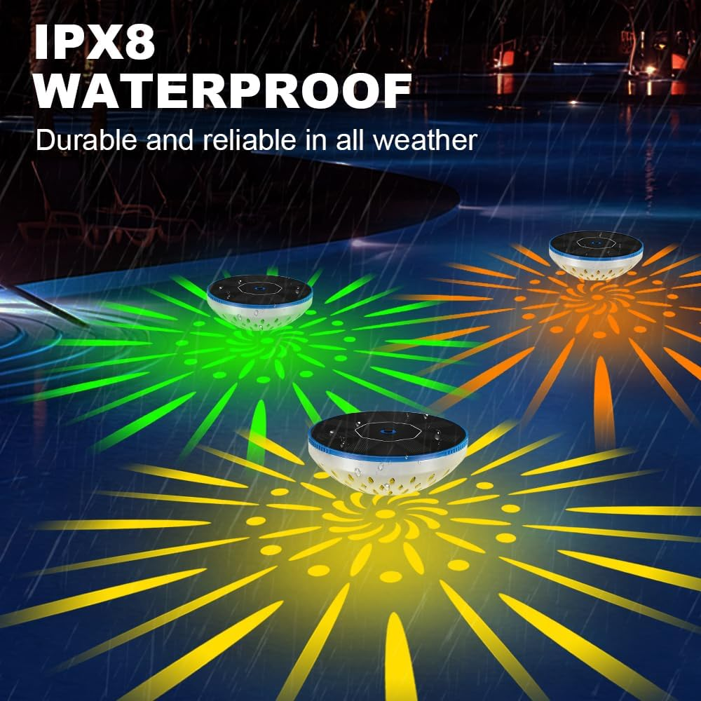 Drei wasserdichte Lampen beleuchten einen Pool mit grünen, gelben und orangen Lichtmustern.