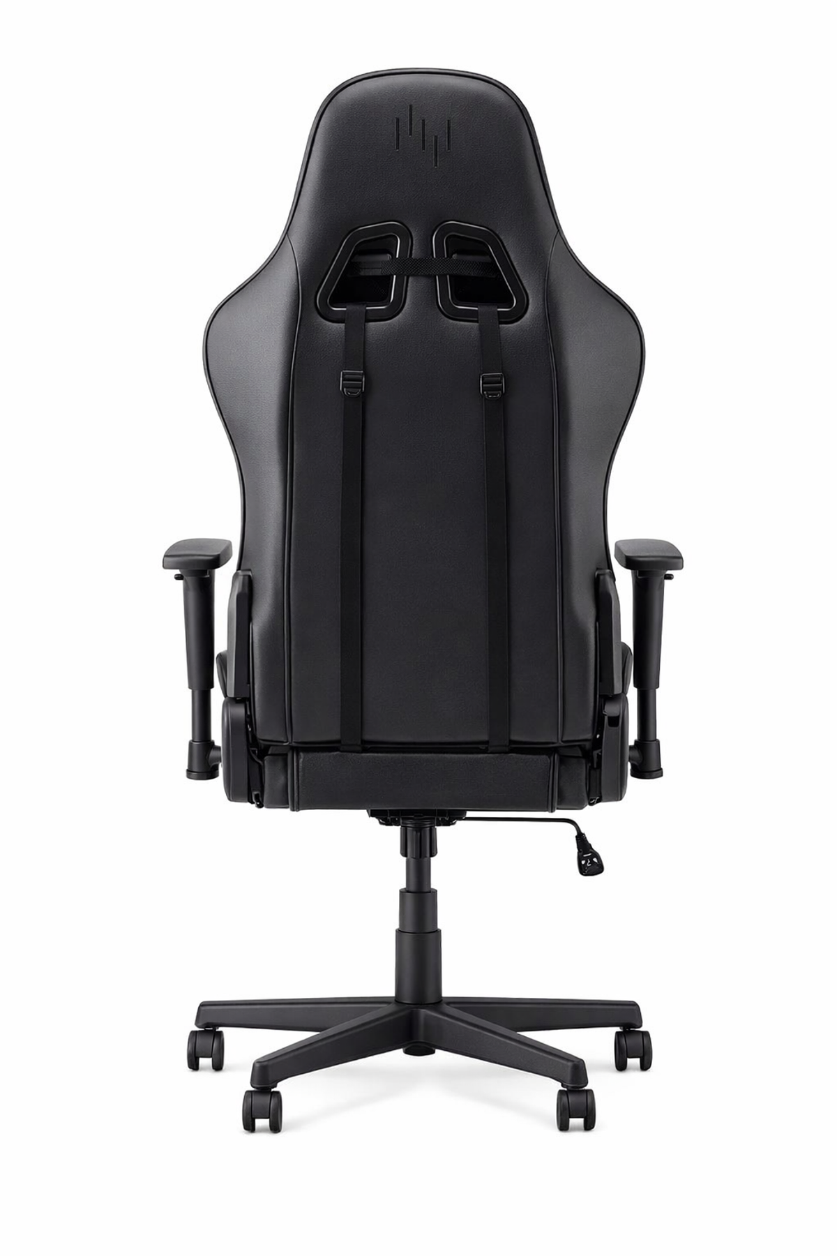 Vista trasera de una silla gamer negra con reposabrazos ajustables y base de cinco radios con ruedas.