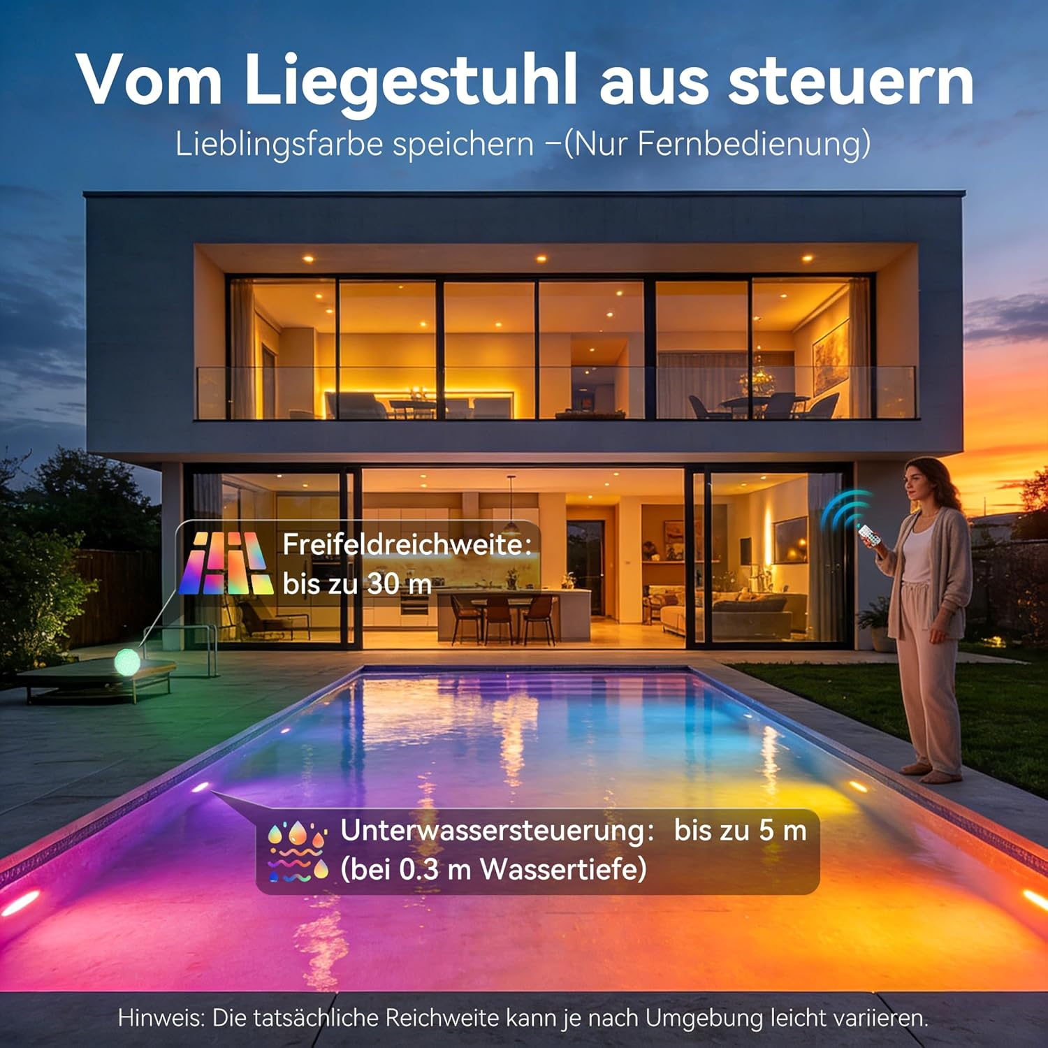 Villa mit beleuchtetem Pool, eine Frau steuert Licht per Fernbedienung.