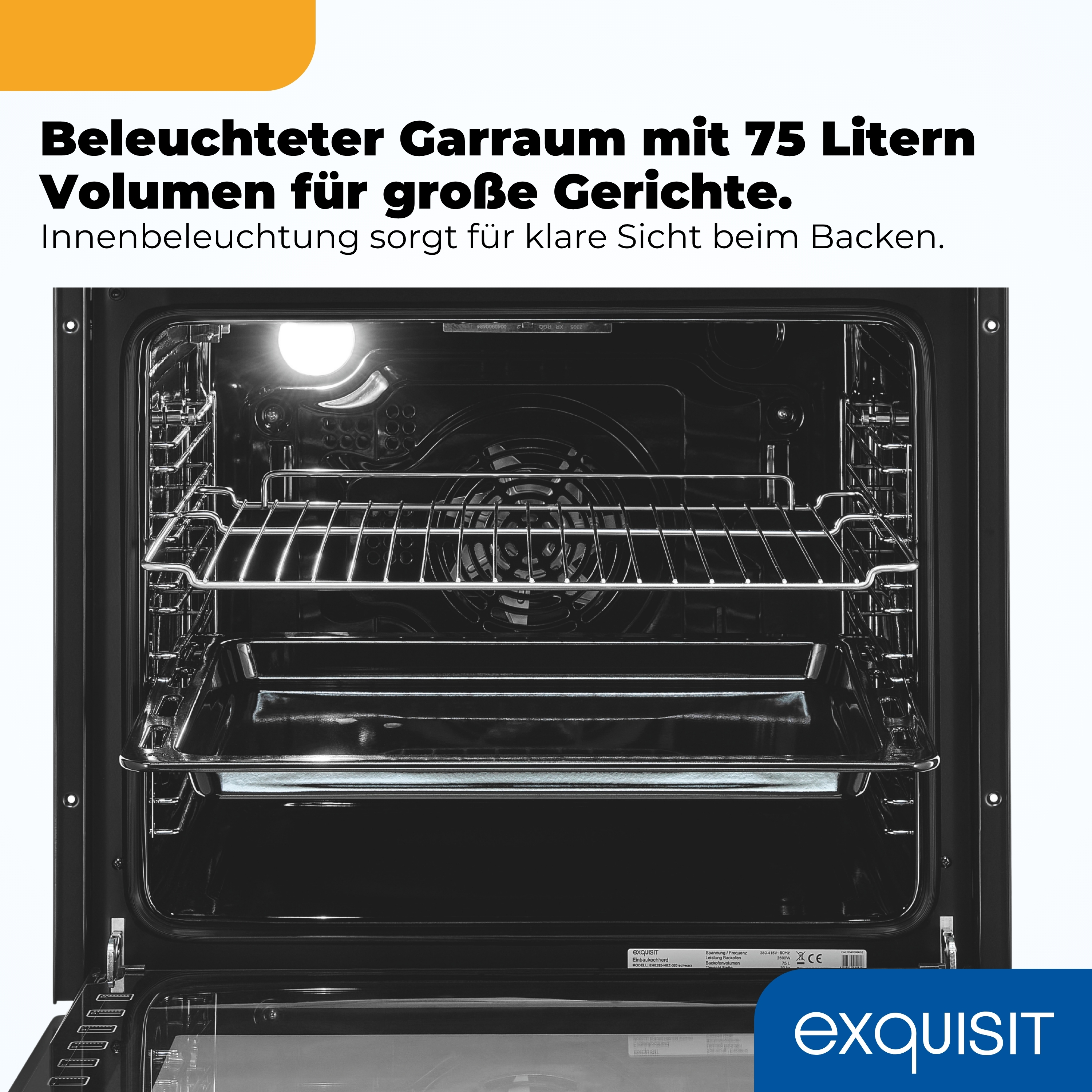 Beleuchteter Innenraum eines schwarzen Einbauofens mit Grillrost und Backblech.