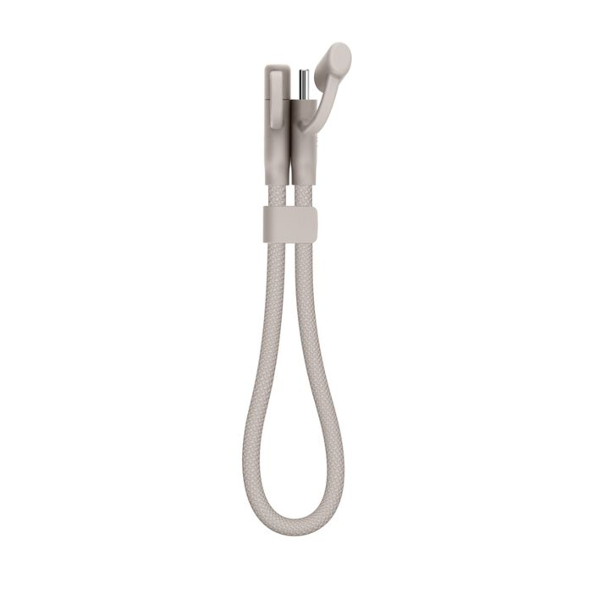 Un adattatore USB-C grigio con un cordino intrecciato che forma un anello.