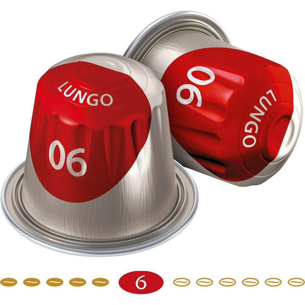 Due capsule di caffè rosse con etichetta LUNGO e numero 06.