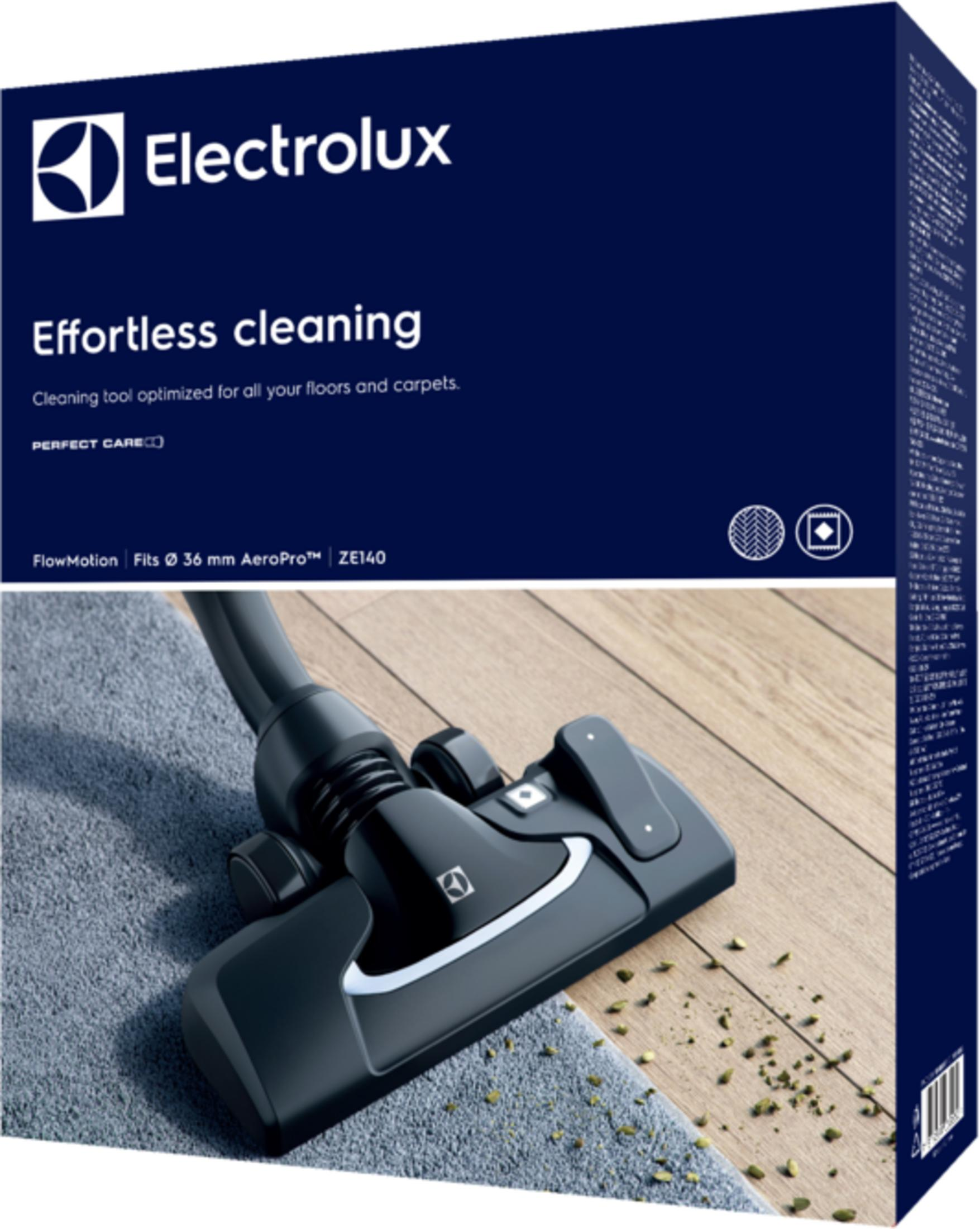 Electrolux Staubsaugerdüse auf Teppich und Holzboden mit Schmutz.
