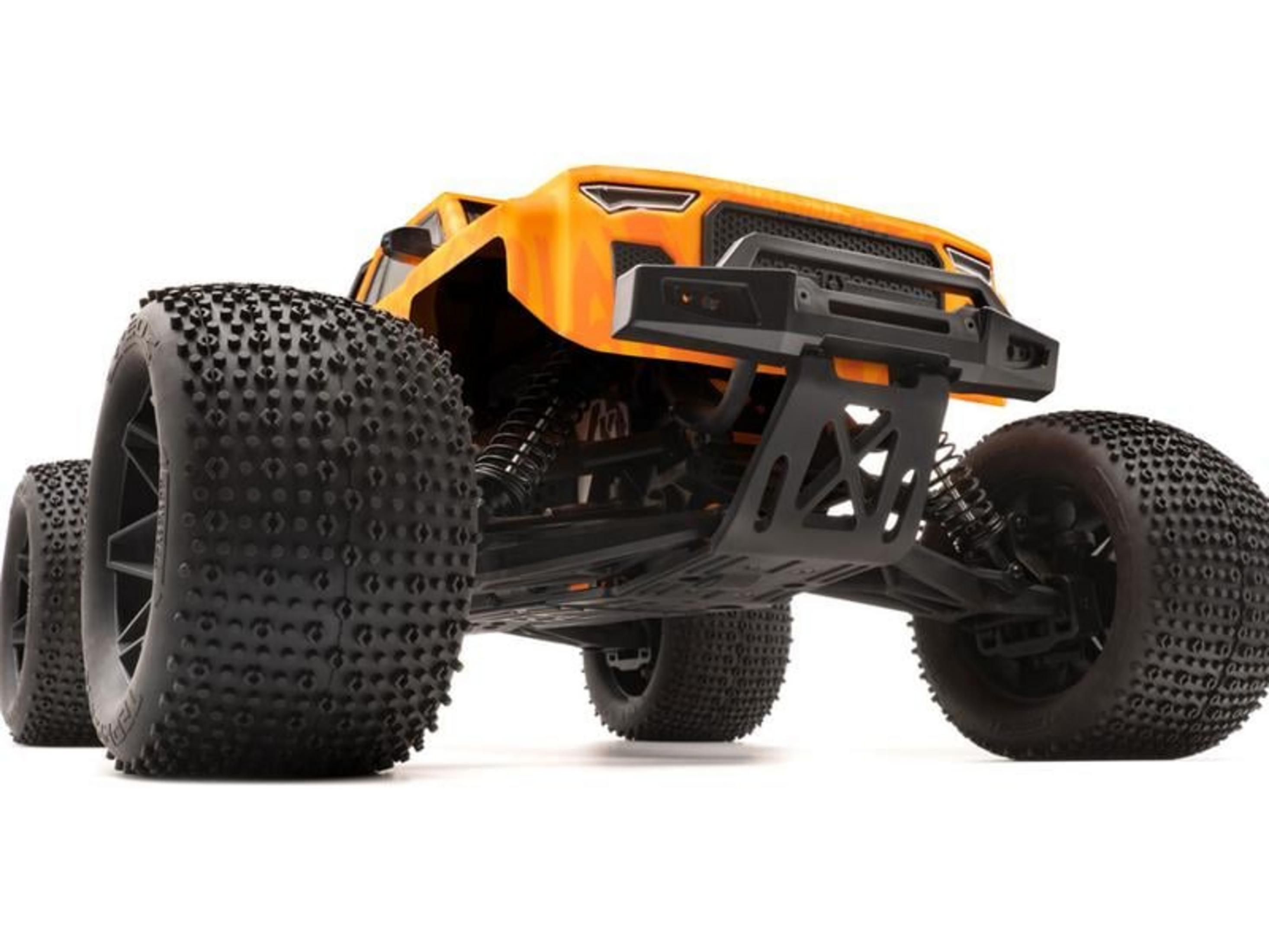 Ein orangefarbener RC-Monster-Truck mit großen, profilierten Reifen.