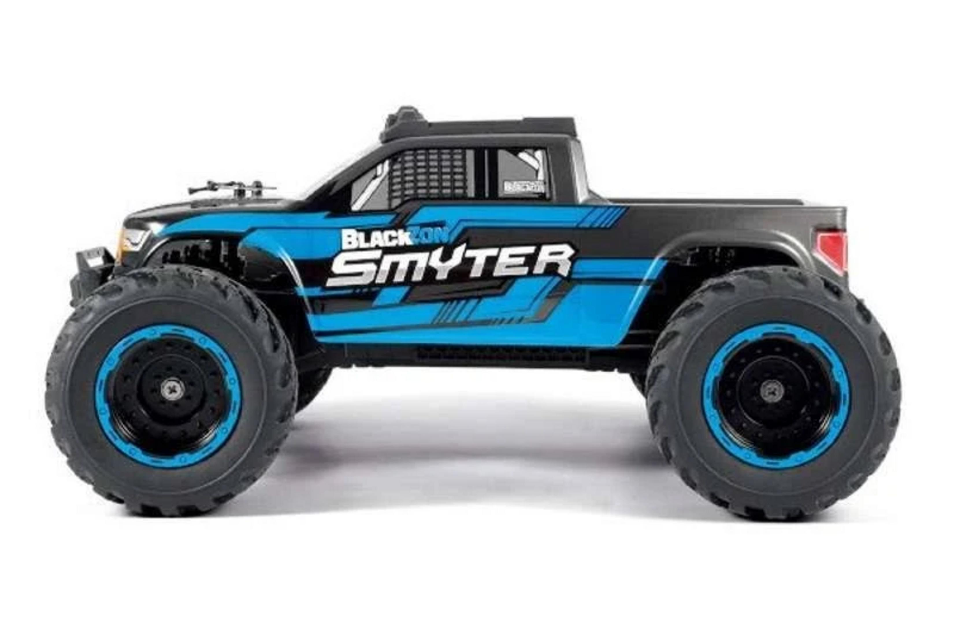 Schwarzer RC-Truck mit blauen Akzenten und dem Aufdruck SMYTER.
