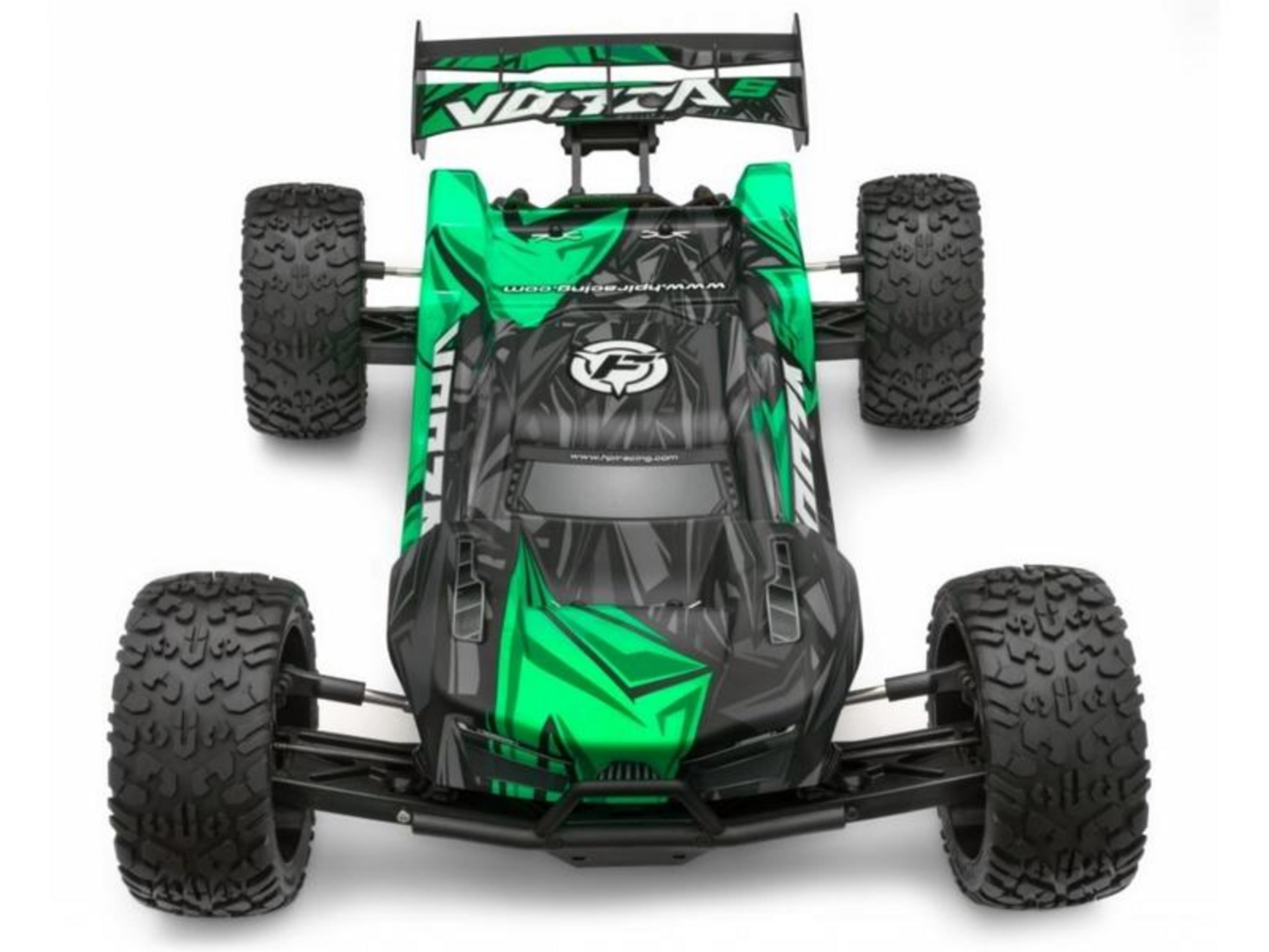 Un buggy de control remoto verde y negro con neumáticos grandes y alerón trasero.