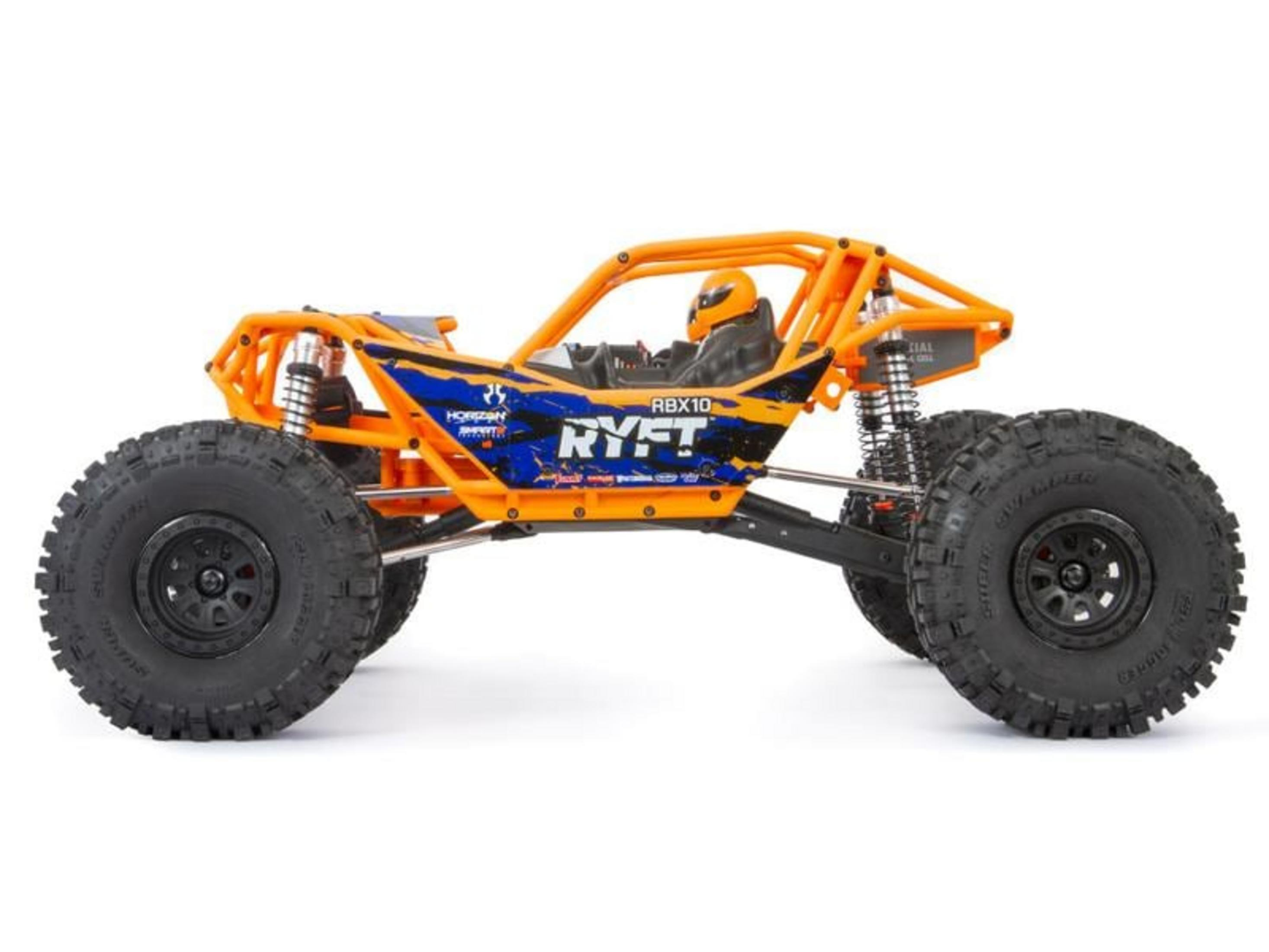 Un buggy RC naranja con neumáticos grandes y marca RYFT.