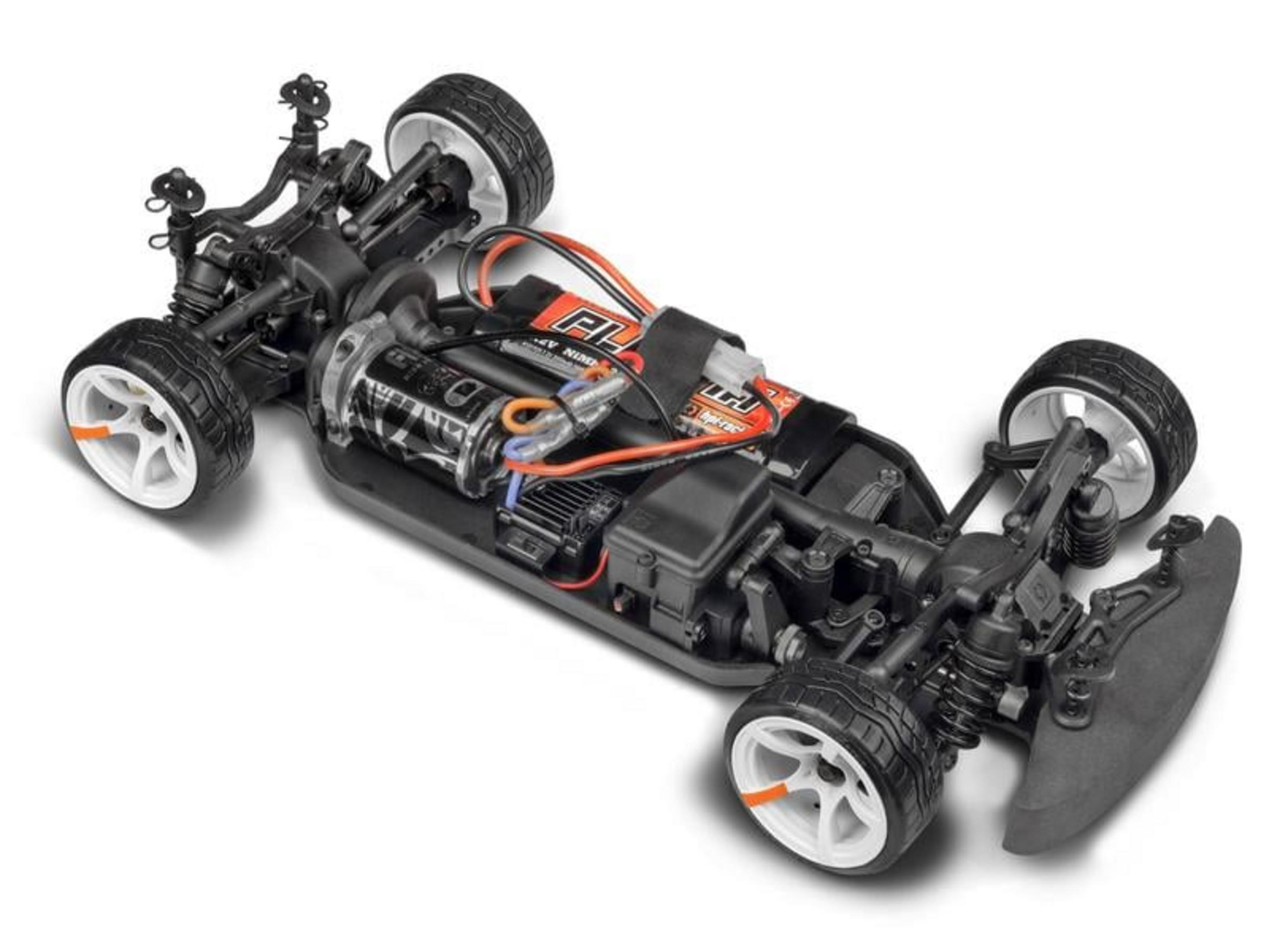 Ein schwarzer RC-Rennwagen mit weißen Felgen und orangefarbenen Akzenten.