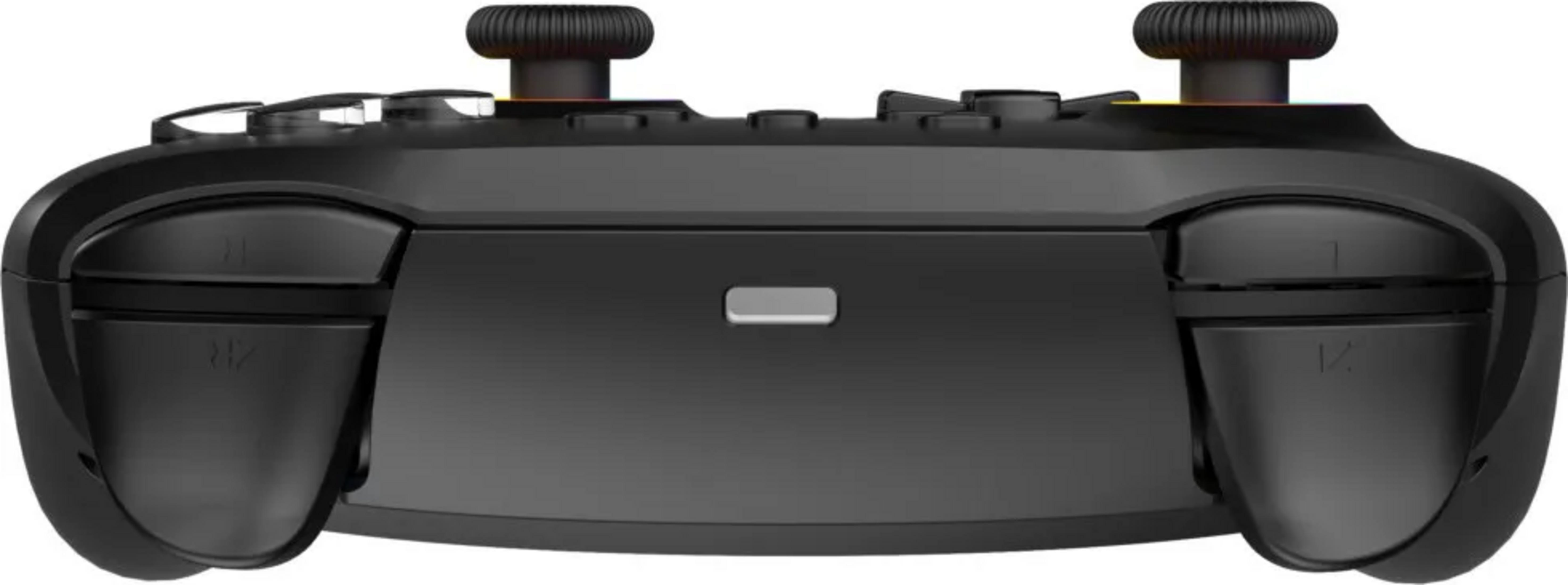 Schwarzer Controller mit zwei Joysticks, Knöpfen und Triggern.
