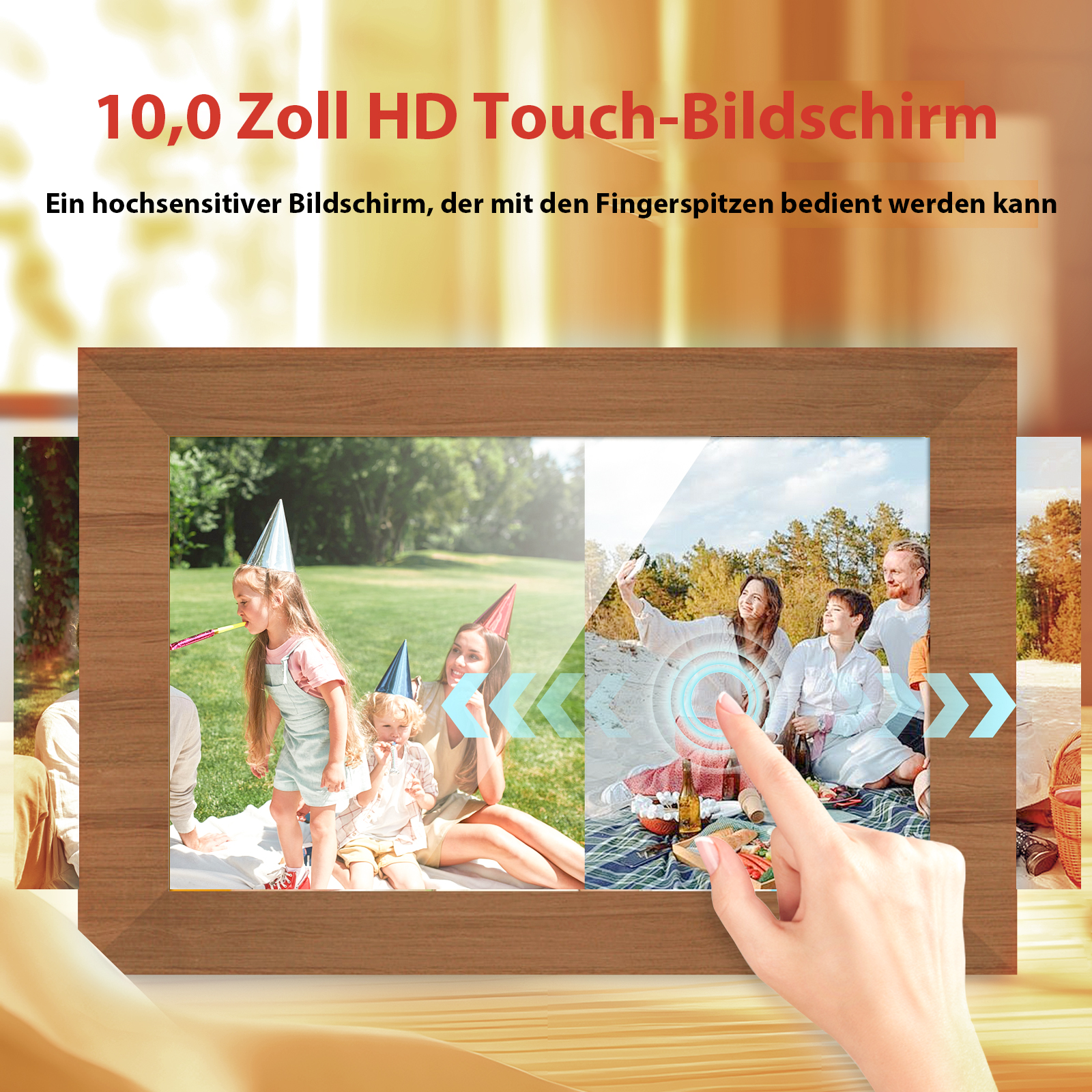 Digitaler Bilderrahmen zeigt Familienpicknickfotos. Eine Hand berührt den Touchscreen.