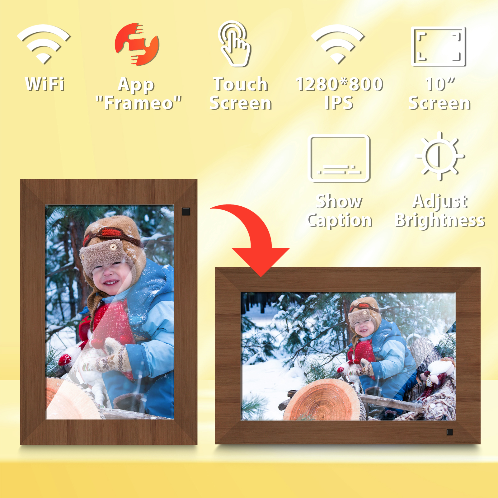 Ein Kind in Winterkleidung lacht vor verschneitem Hintergrund.