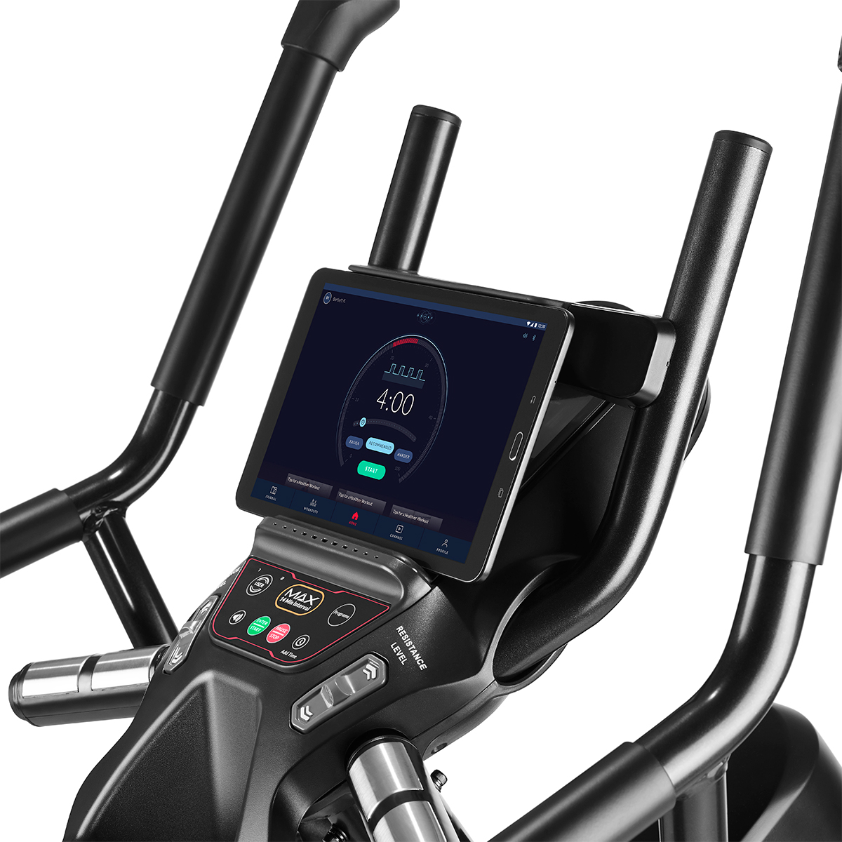 Gros plan d'une machine d'exercice noire avec tablette affichant un chronomètre 4:00.