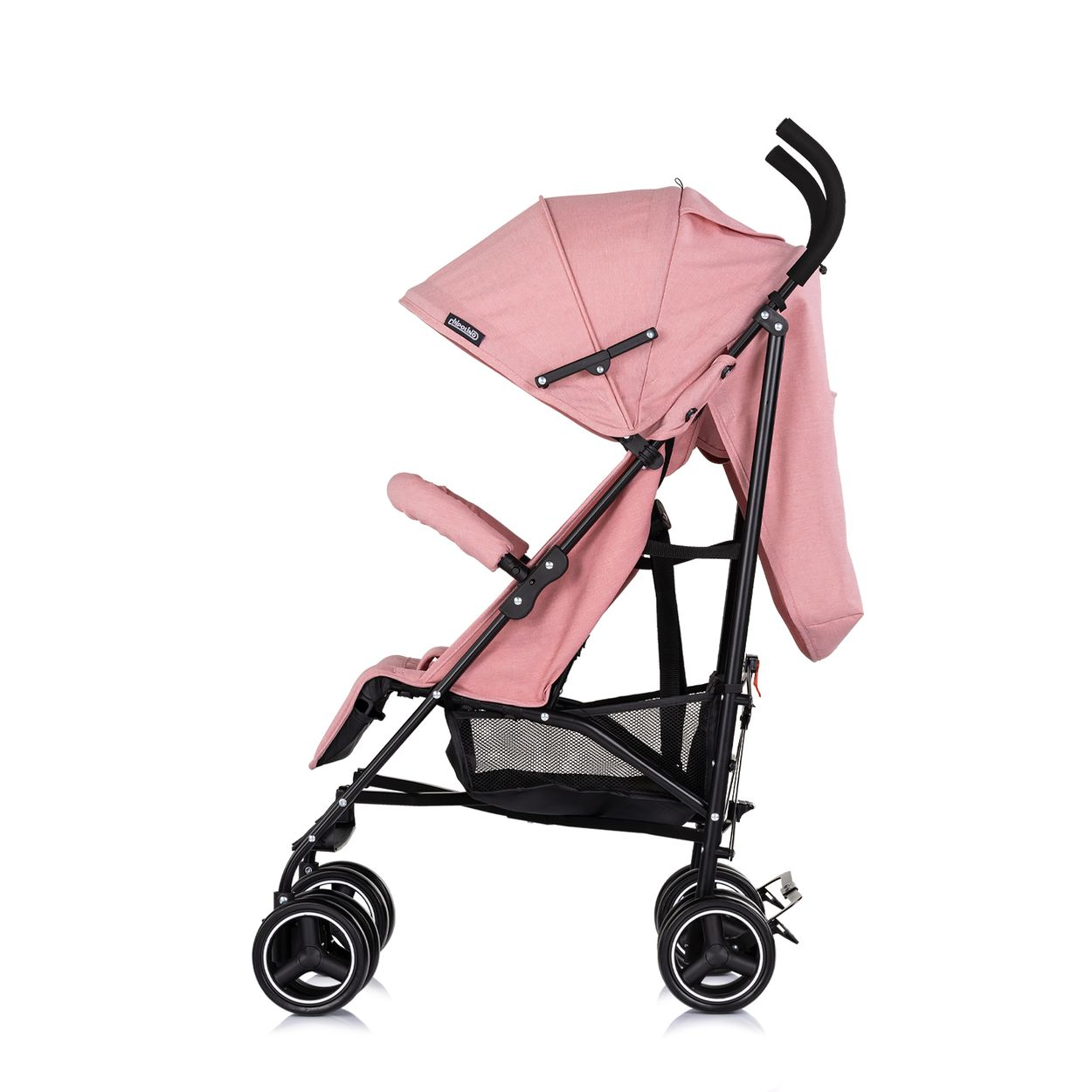 Ein pinker Kinderwagen mit schwarzem Rahmen und Rädern, von der Seite auf weißem Hintergrund.
