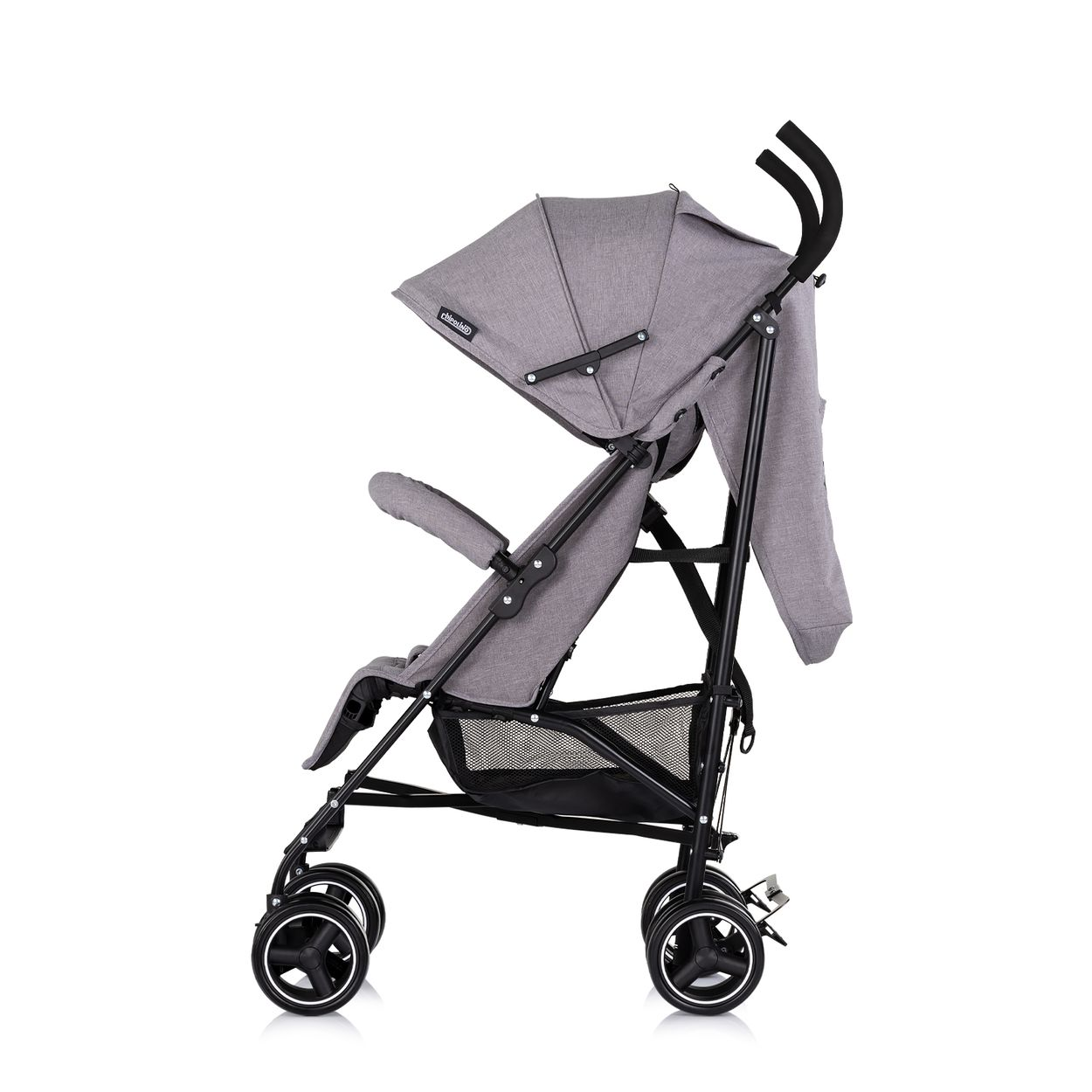 Ein grauer Kinderwagen mit schwarzem Gestell und Rädern auf weißem Hintergrund.
