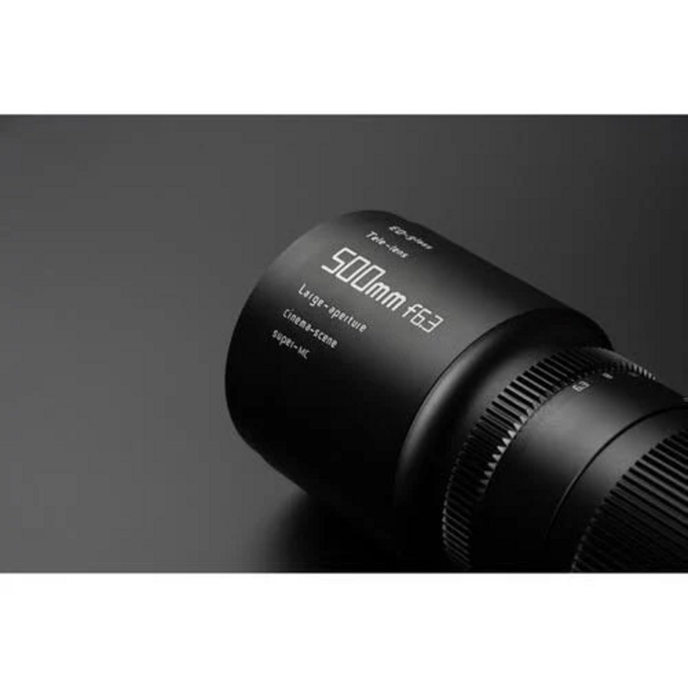 Ein schwarzes Teleobjektiv mit der Aufschrift 500mm f6.3.