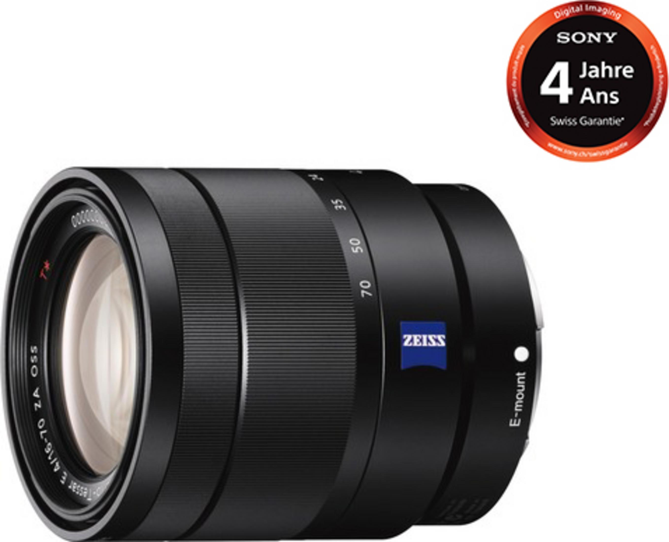 Schwarzes Sony E-Mount Kameraobjektiv mit Zeiss-Logo und Zoomring.