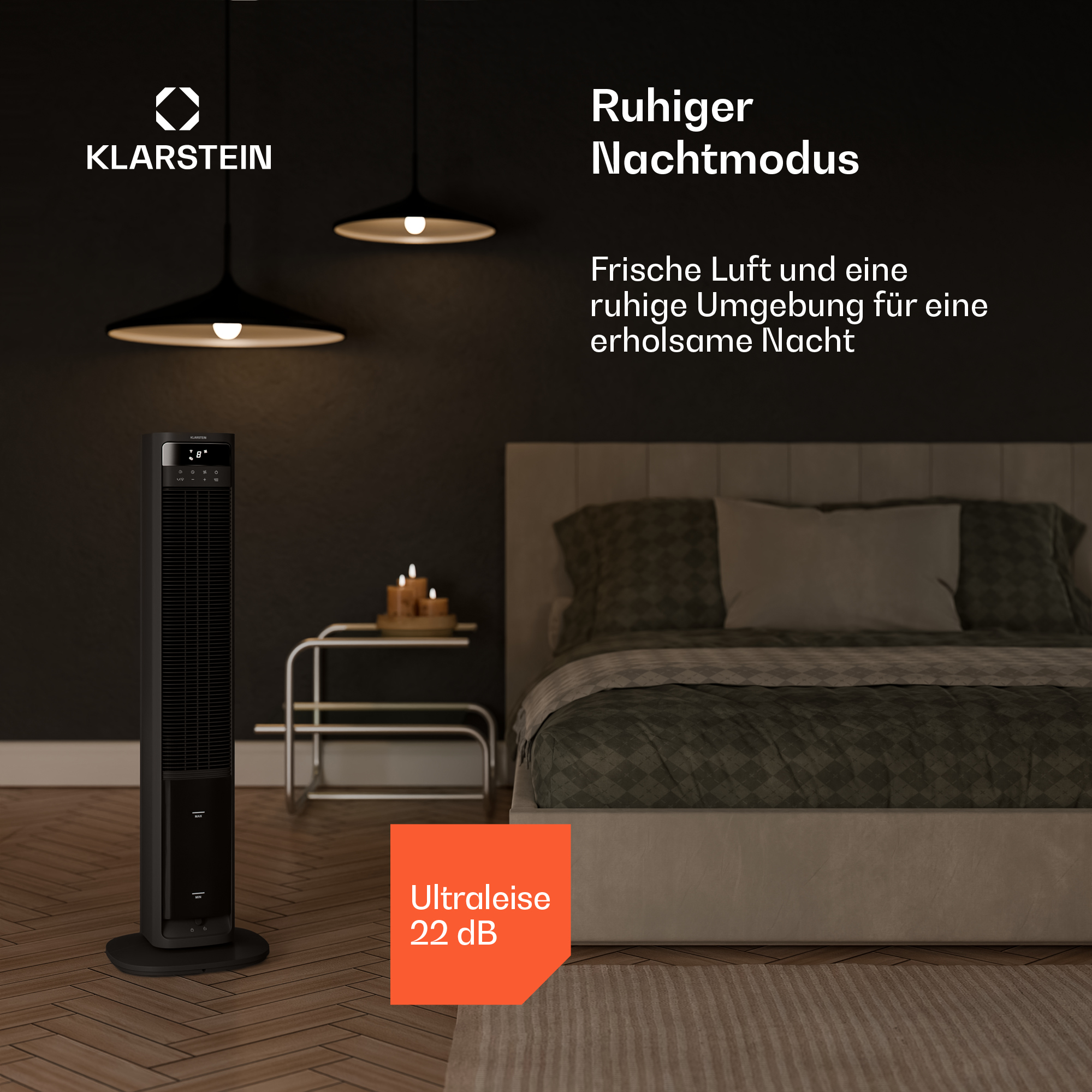 Ein schwarzer Turmventilator steht neben einem Bett in einem dunklen Schlafzimmer.