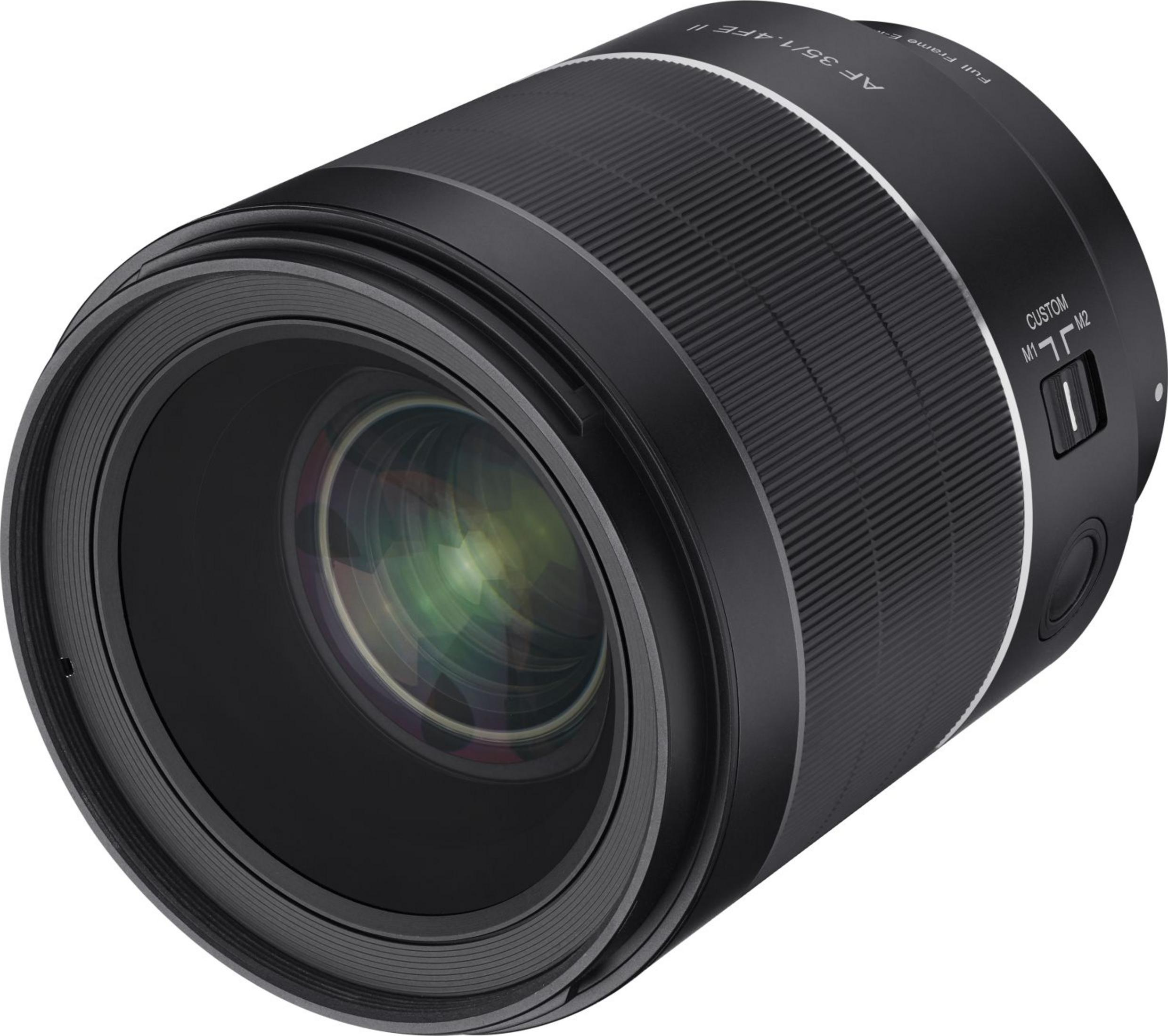 Ein schwarzes Kameraobjektiv mit AF 35/1.4 FE II Beschriftung und einem Schalter.