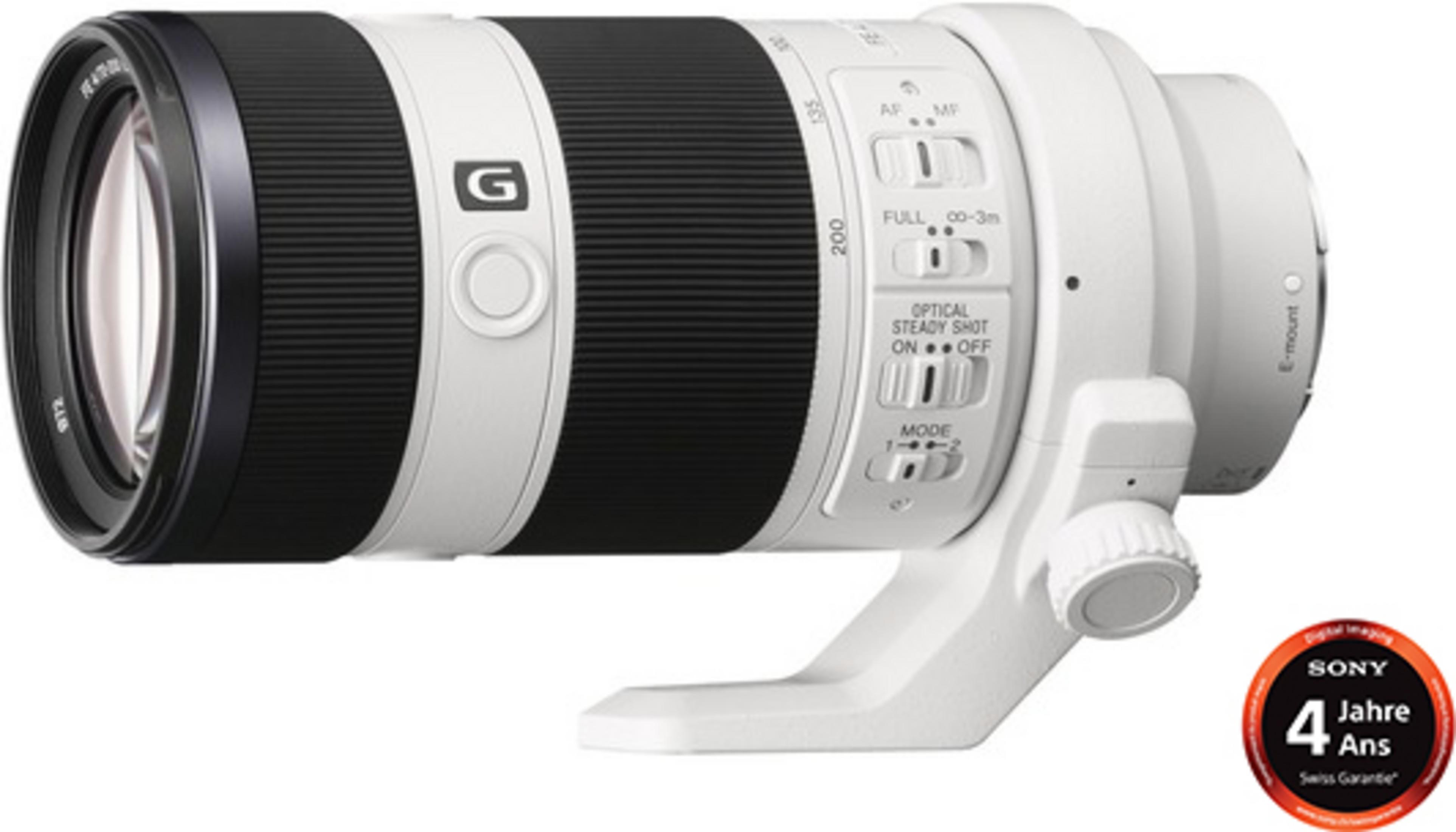 Un objetivo Sony G blanco con anillos y controles negros.