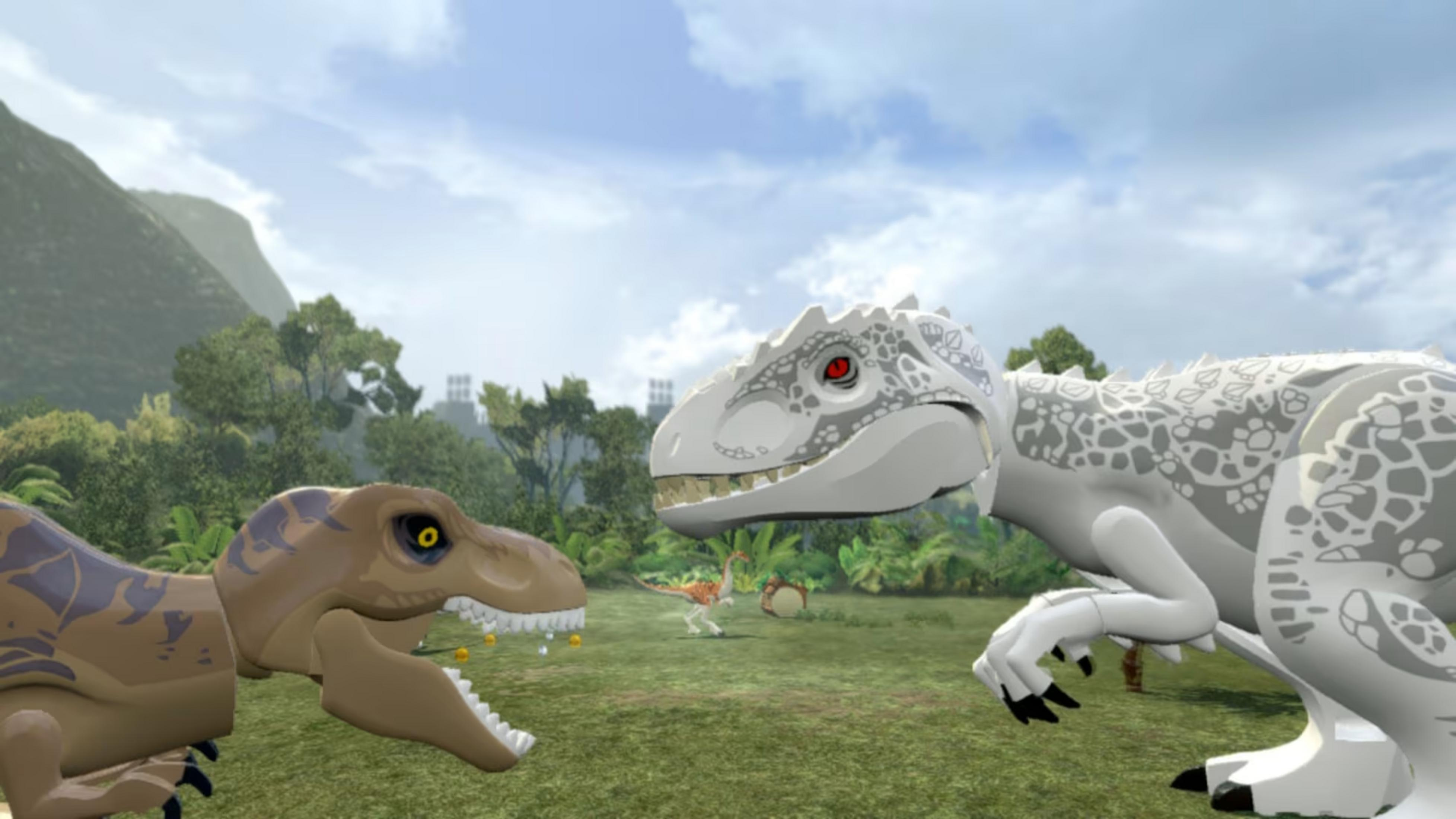 Zwei Lego-Dinosaurier, ein brauner und ein weißer, stehen auf einer Wiese.