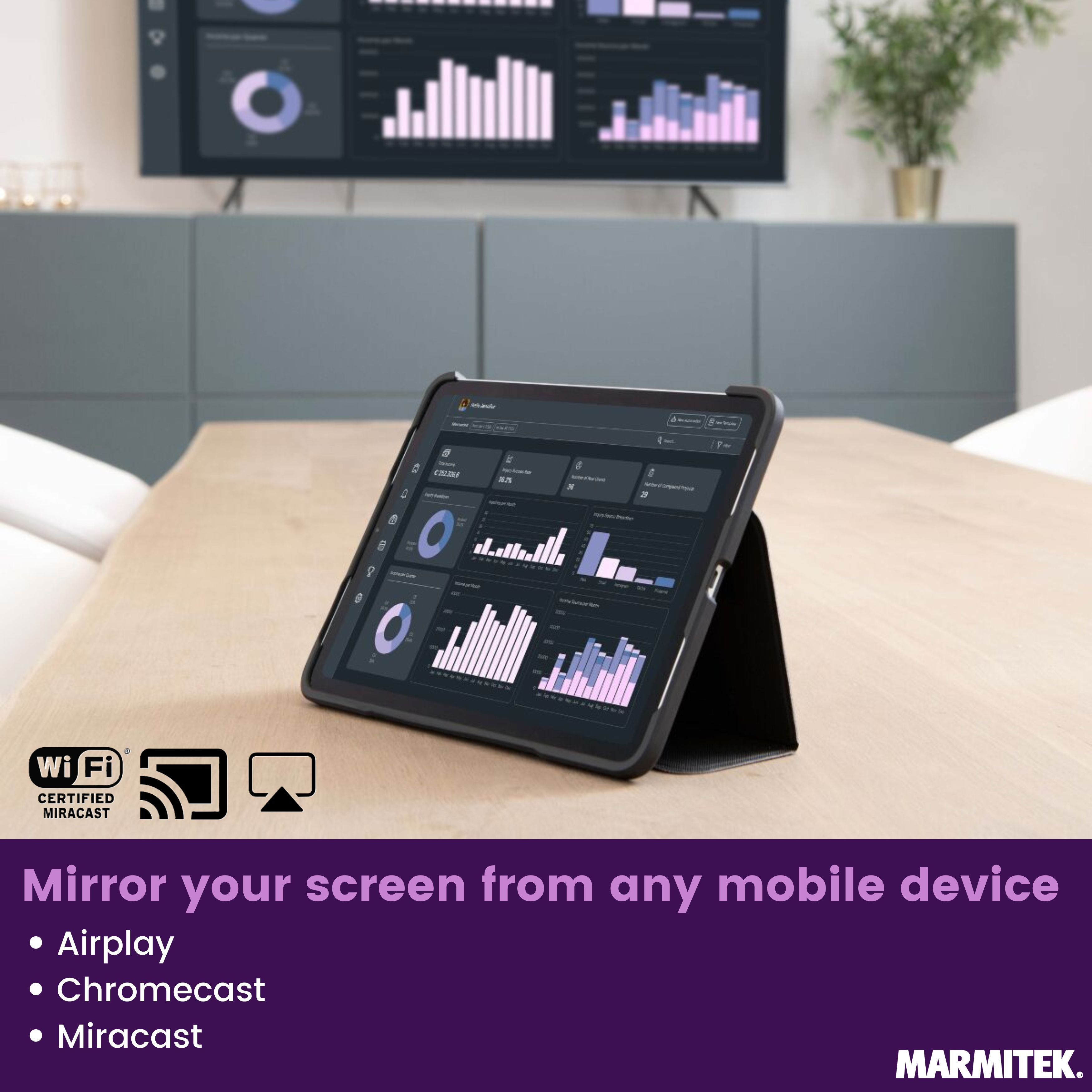 Ein Tablet mit Diagrammen auf einem Holztisch, mit Wi-Fi- und Miracast-Symbolen.