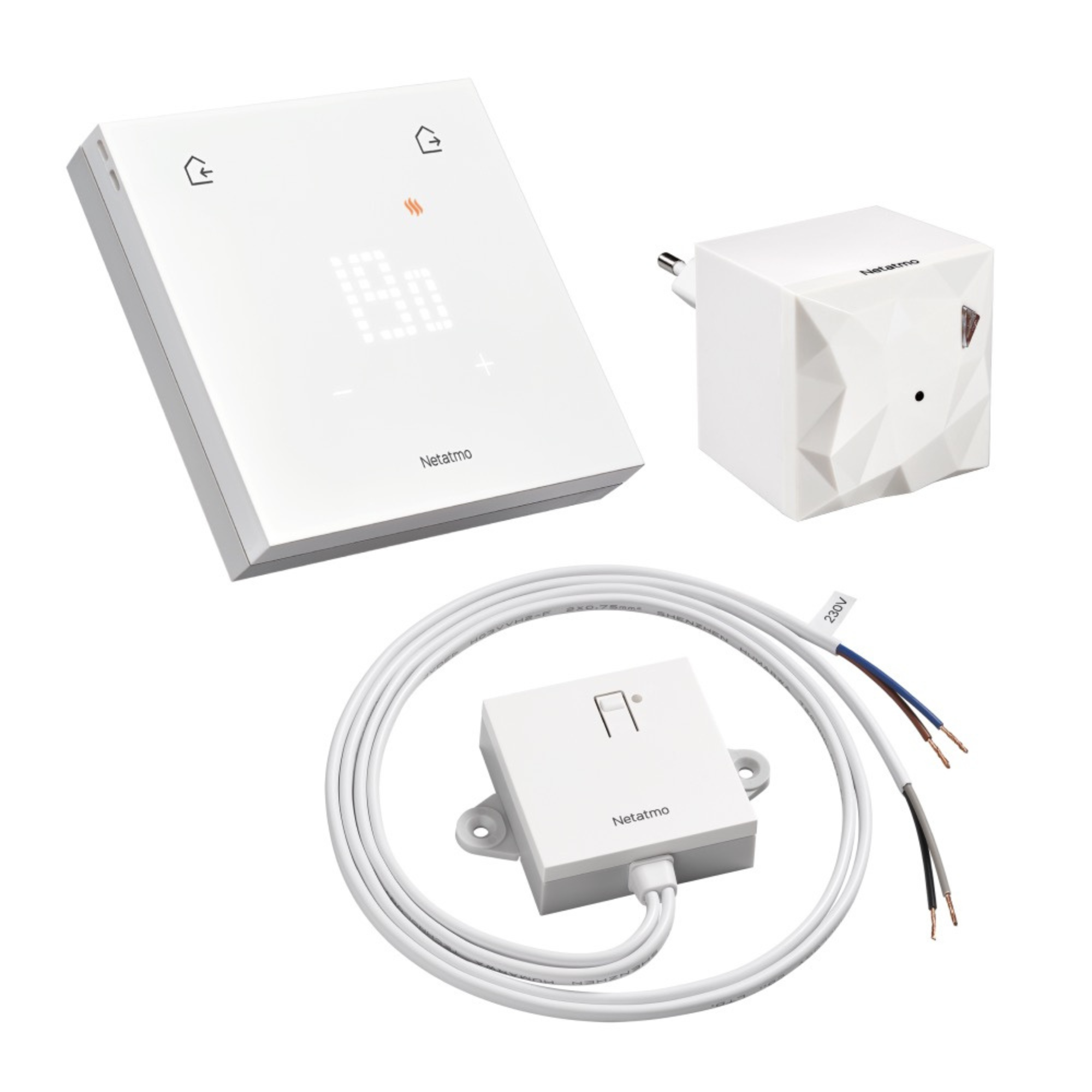 Composants blancs du thermostat Netatmo : écran, prise et relais avec fils.