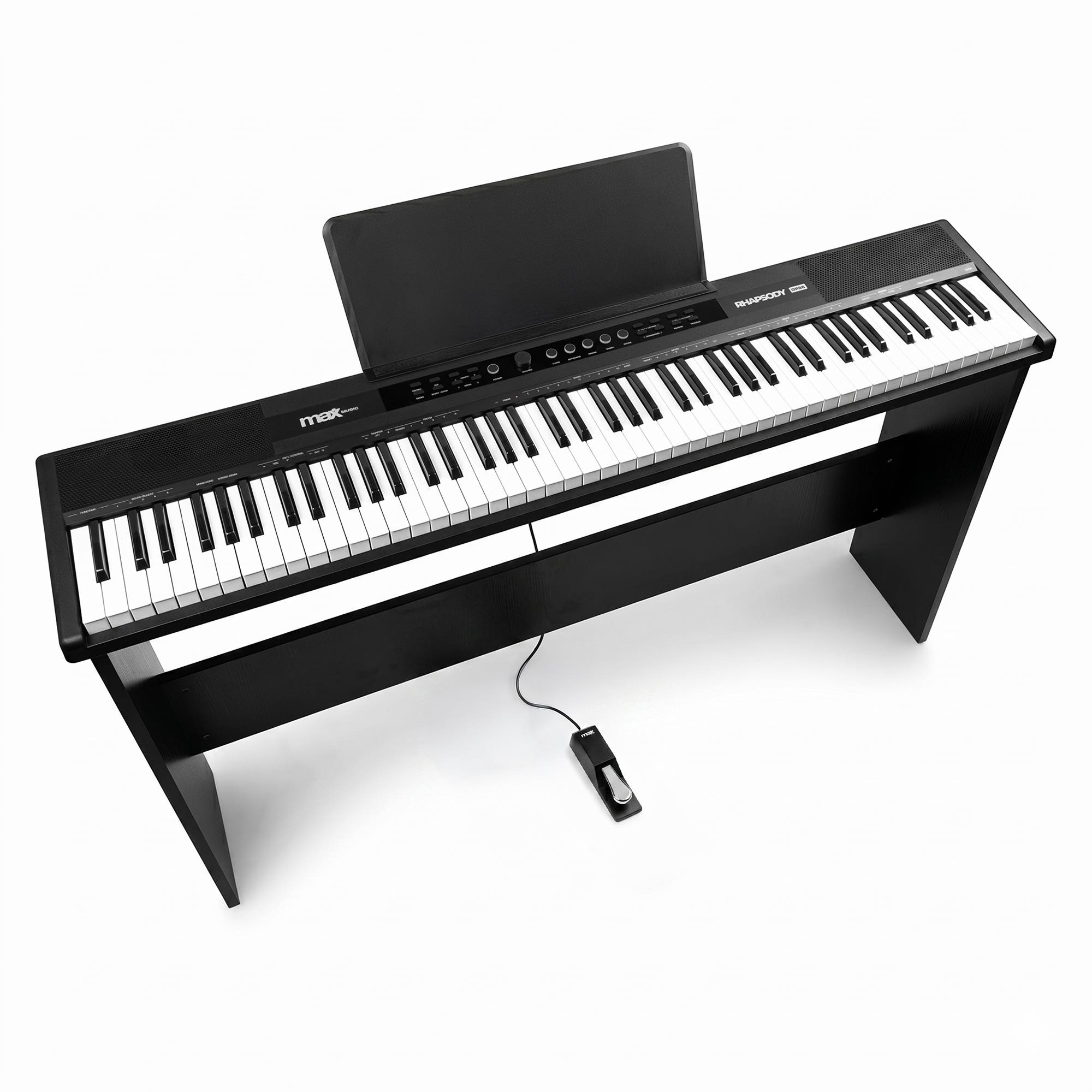 Ein schwarzes Digitalpiano auf einem Holzständer mit Notenpult und Pedal.