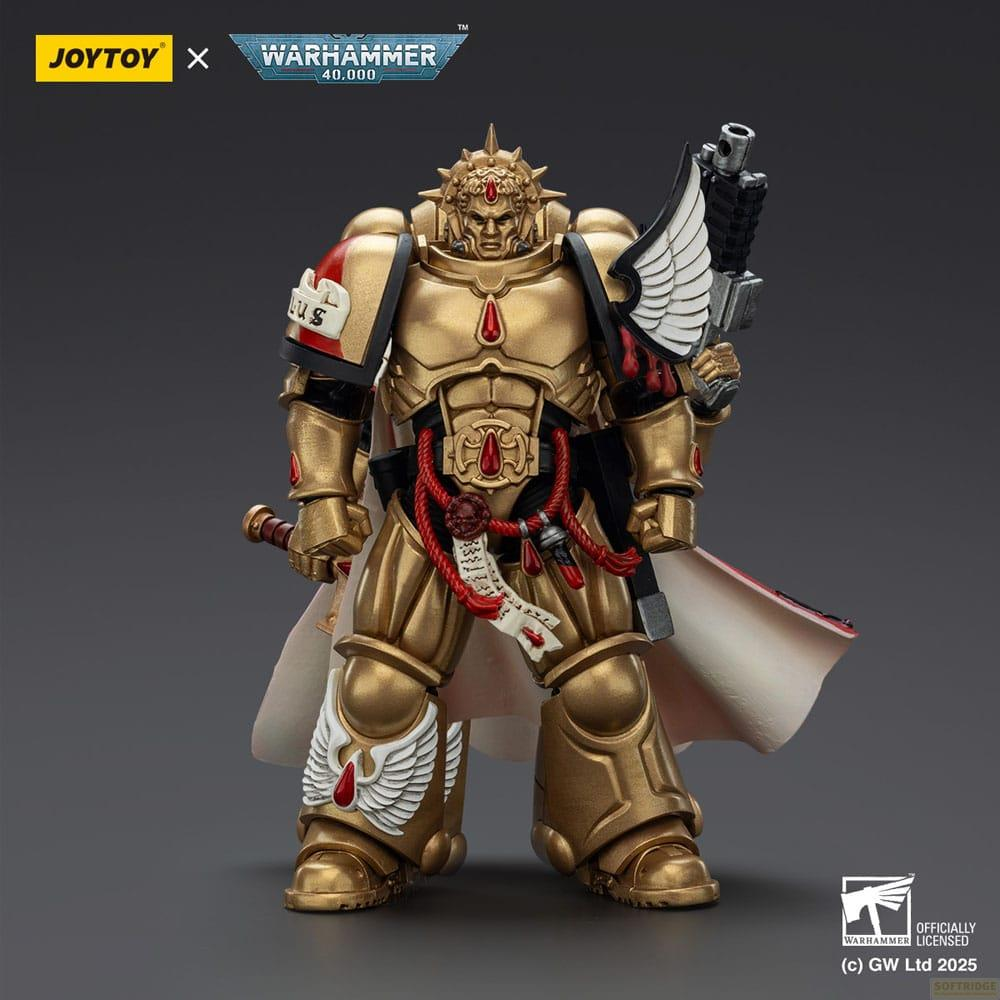 Złota figurka Warhammer 40k z uskrzydlonym hełmem i bronią.