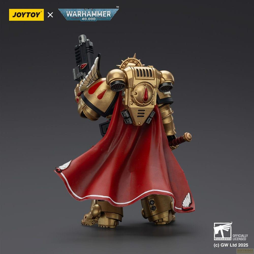 Złoty Kosmiczny Marines z czerwoną peleryną i bronią, logo Warhammer 40.000.