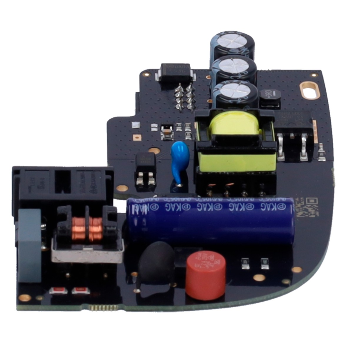 Una scheda di circuito con condensatori, bobine, transistor e un trasformatore.