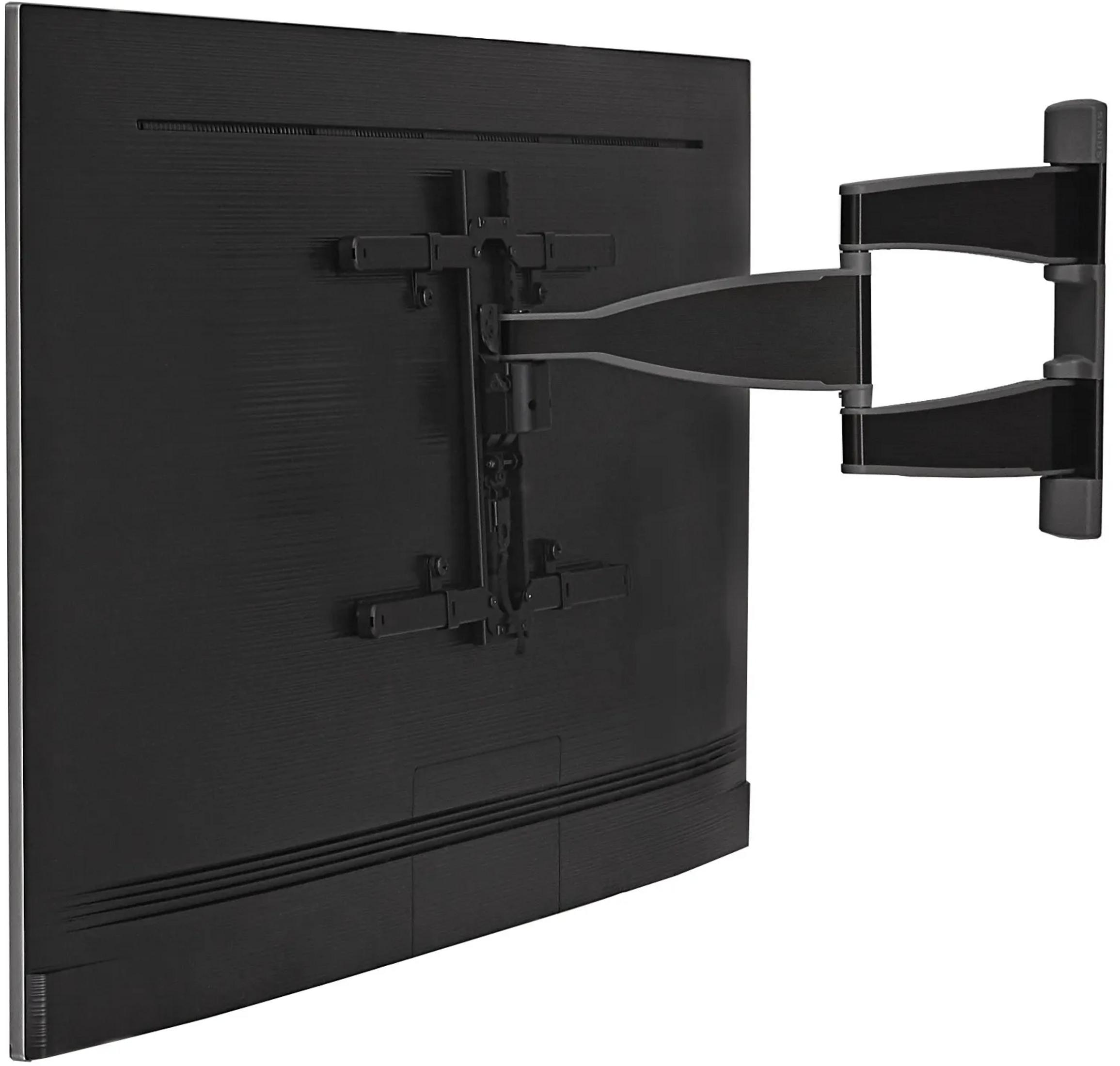 Rückseite eines schwarzen Fernsehers, an einer schwenkbaren Wandhalterung befestigt.