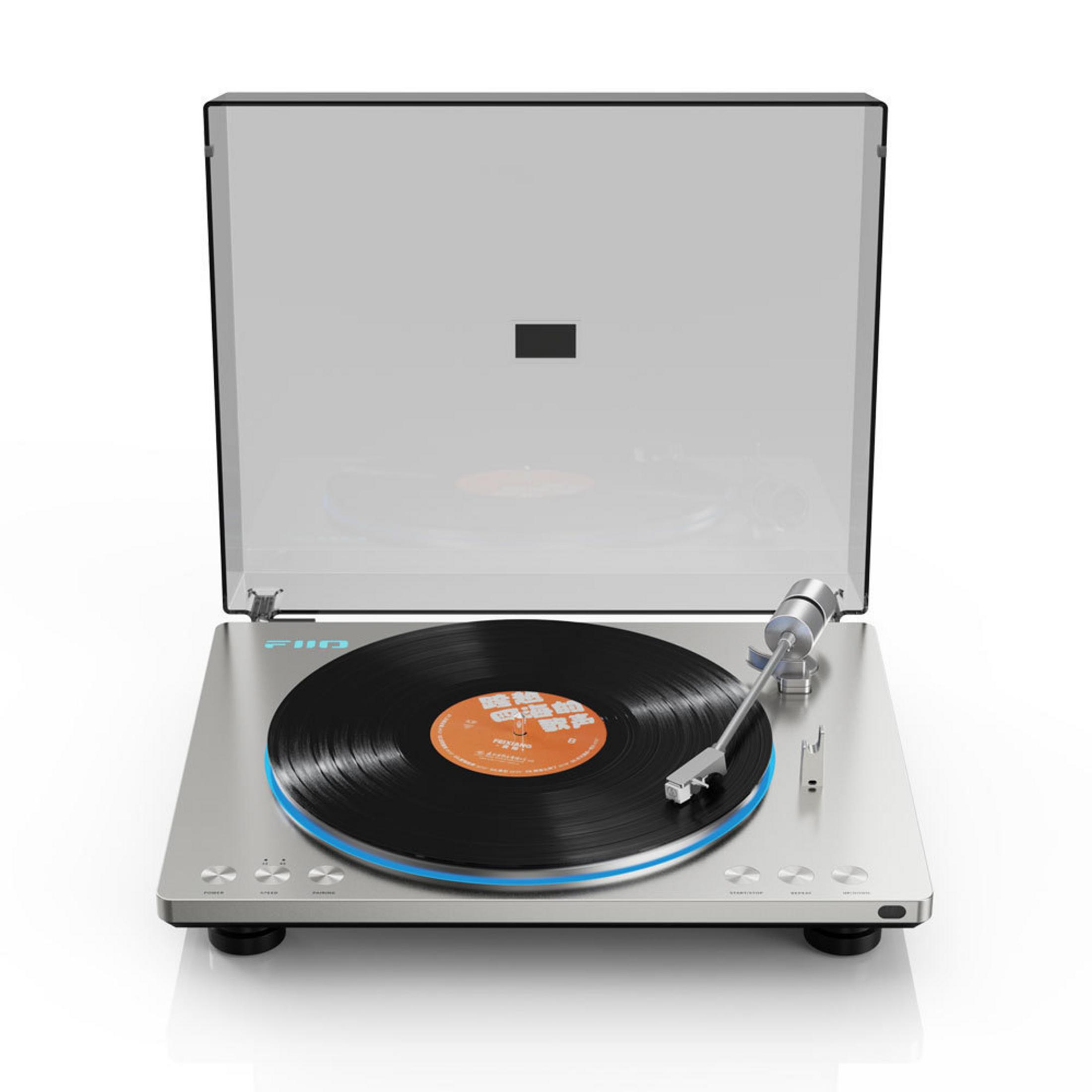Un giradischi con un disco in vinile e braccio.