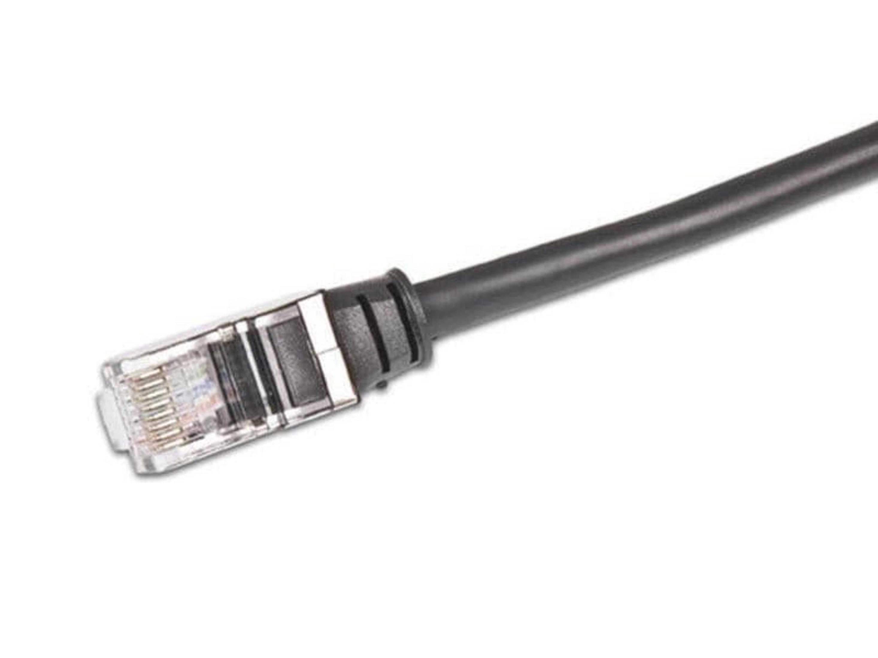 Ein schwarzes Ethernet-Kabel mit einem durchsichtigen RJ45-Stecker.