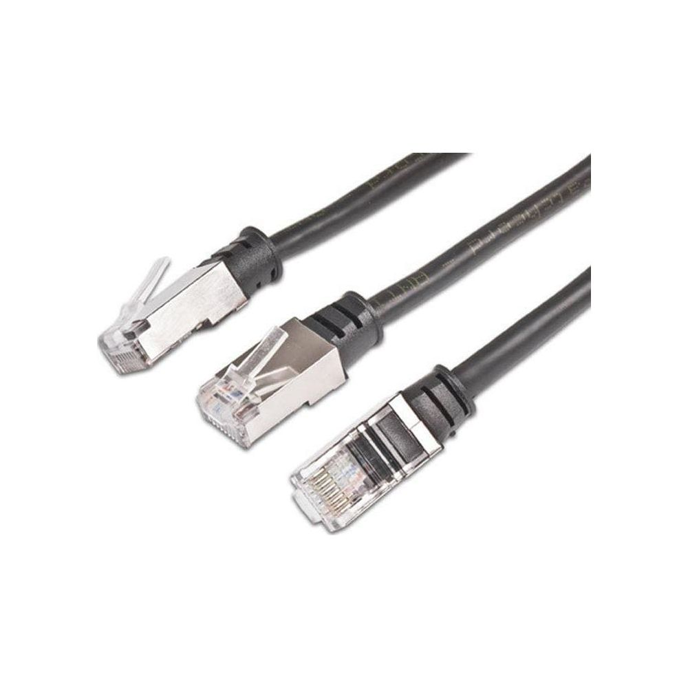 Drei schwarze Ethernet-Kabel mit silbernen und klaren RJ45-Steckern auf weißem Hintergrund.