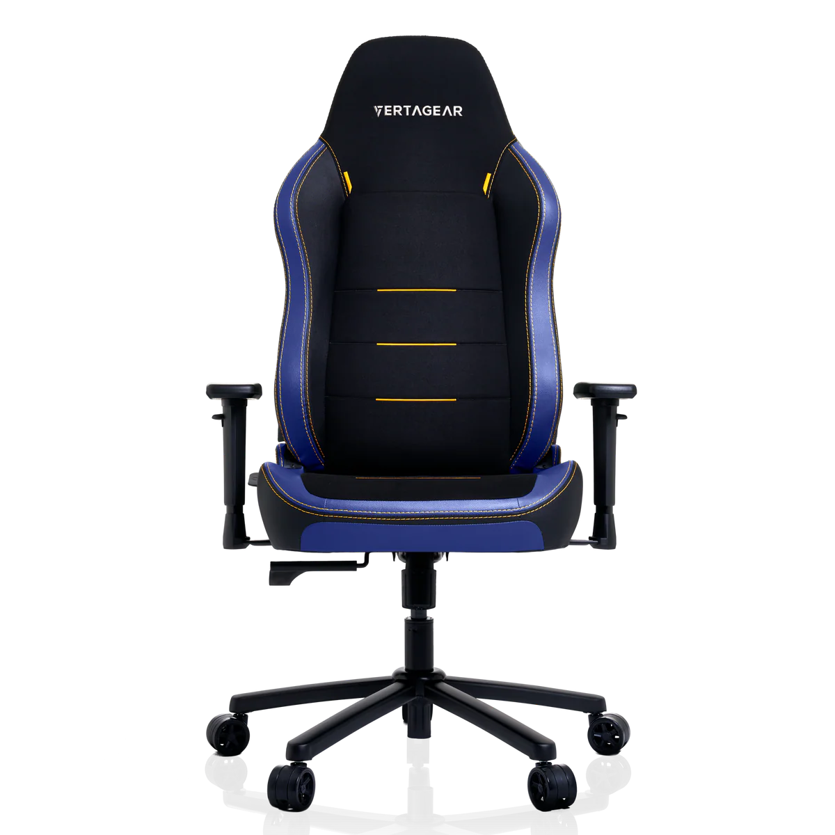 Una silla gamer negra con detalles azules y amarillos se muestra sobre fondo negro.