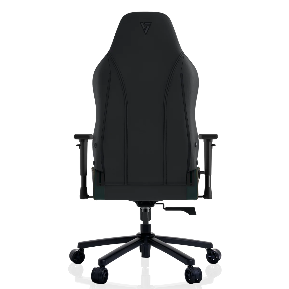Vista trasera de una silla gamer negra con logo en el reposacabezas.