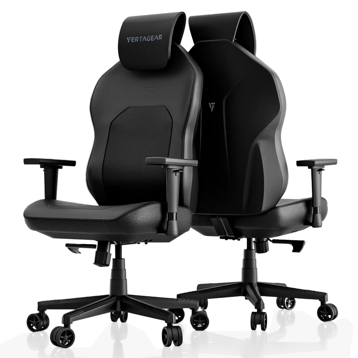 Dos sillas gamer negras con reposabrazos y reposacabezas ajustables sobre fondo negro.
