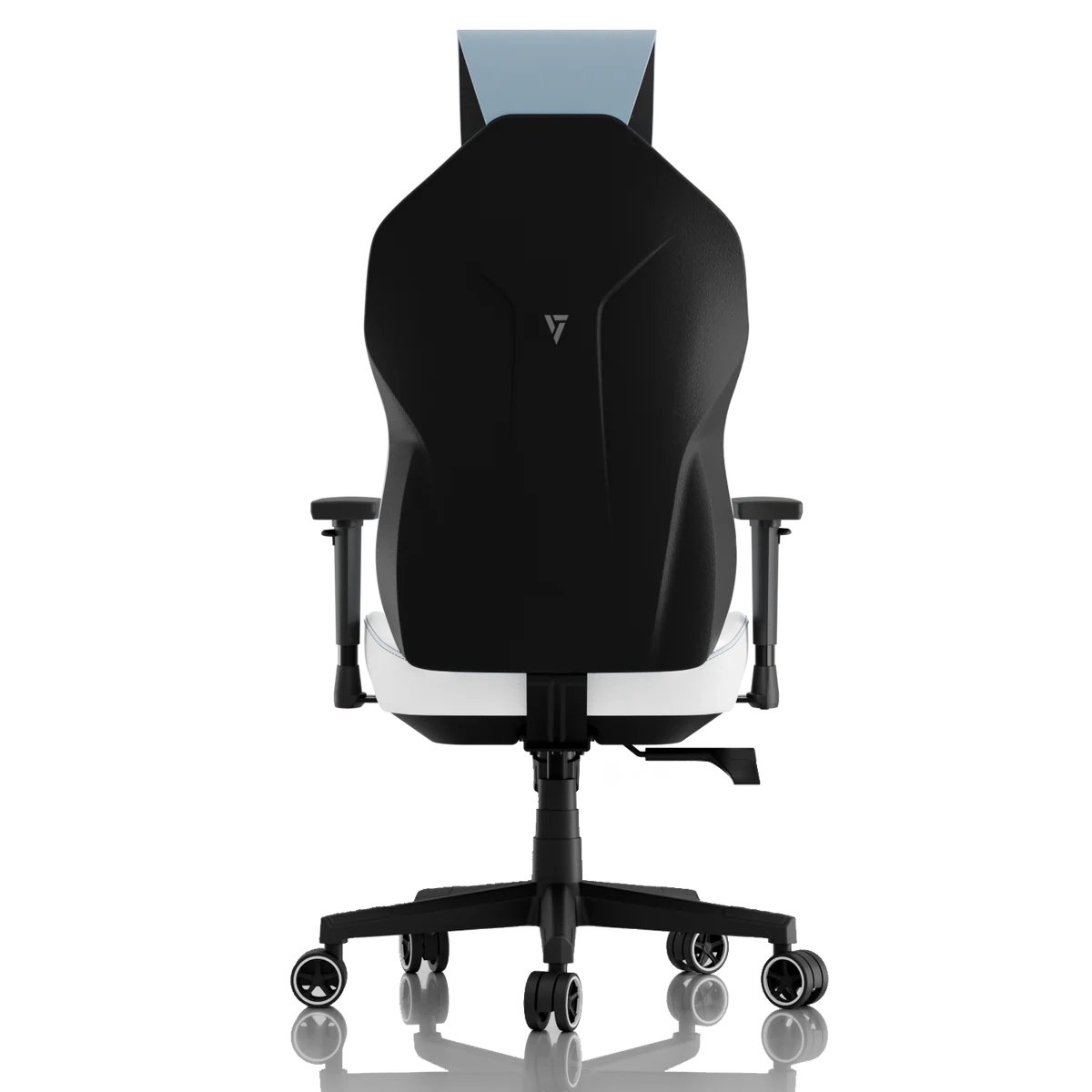 Vista trasera de silla gamer negra con asiento blanco y reposacabezas azul.