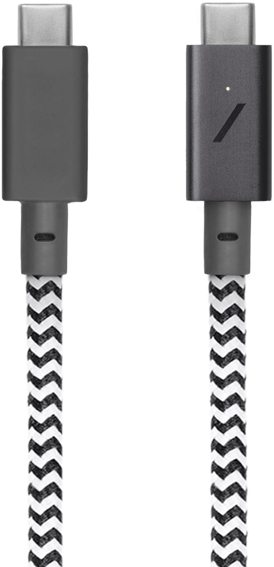 Due cavi USB-C con motivi a zig-zag bianchi e neri e connettori grigi.