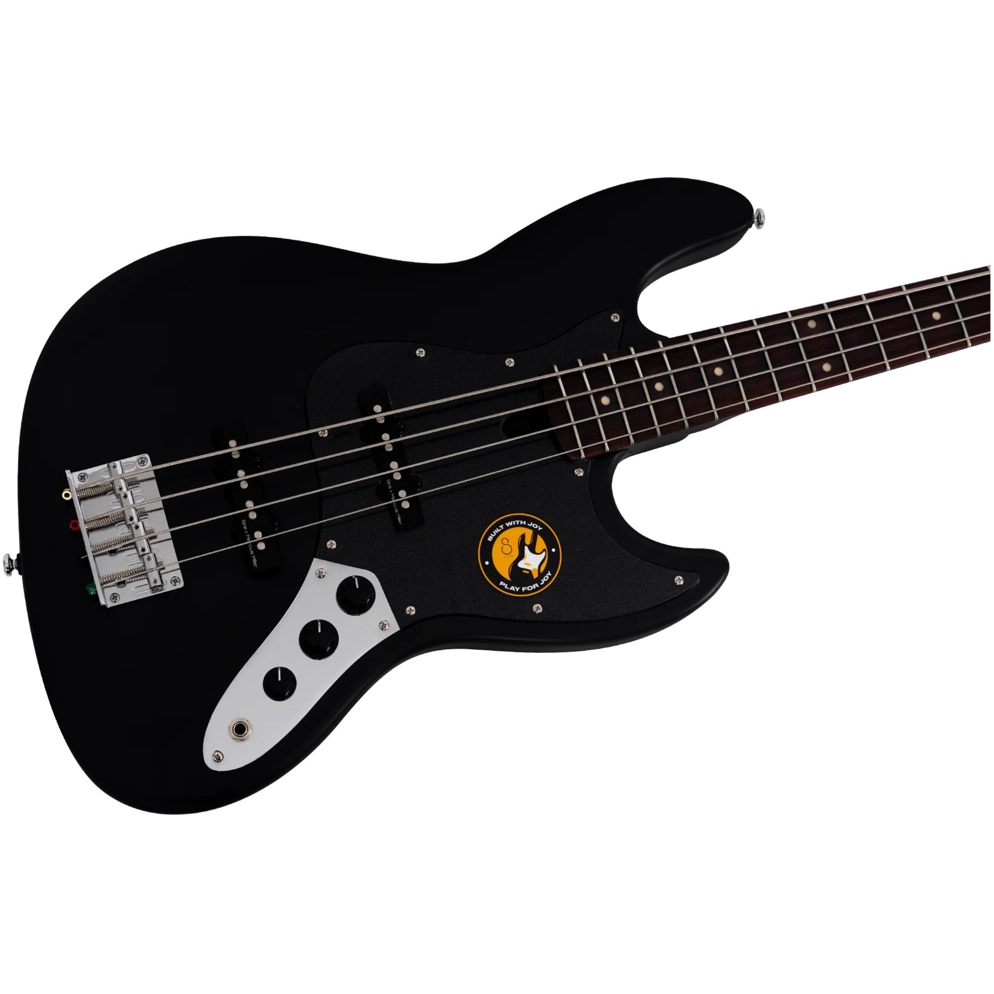 Zwarte elektrische basgitaar met chroom hardware en een rond logo op de slagplaat.