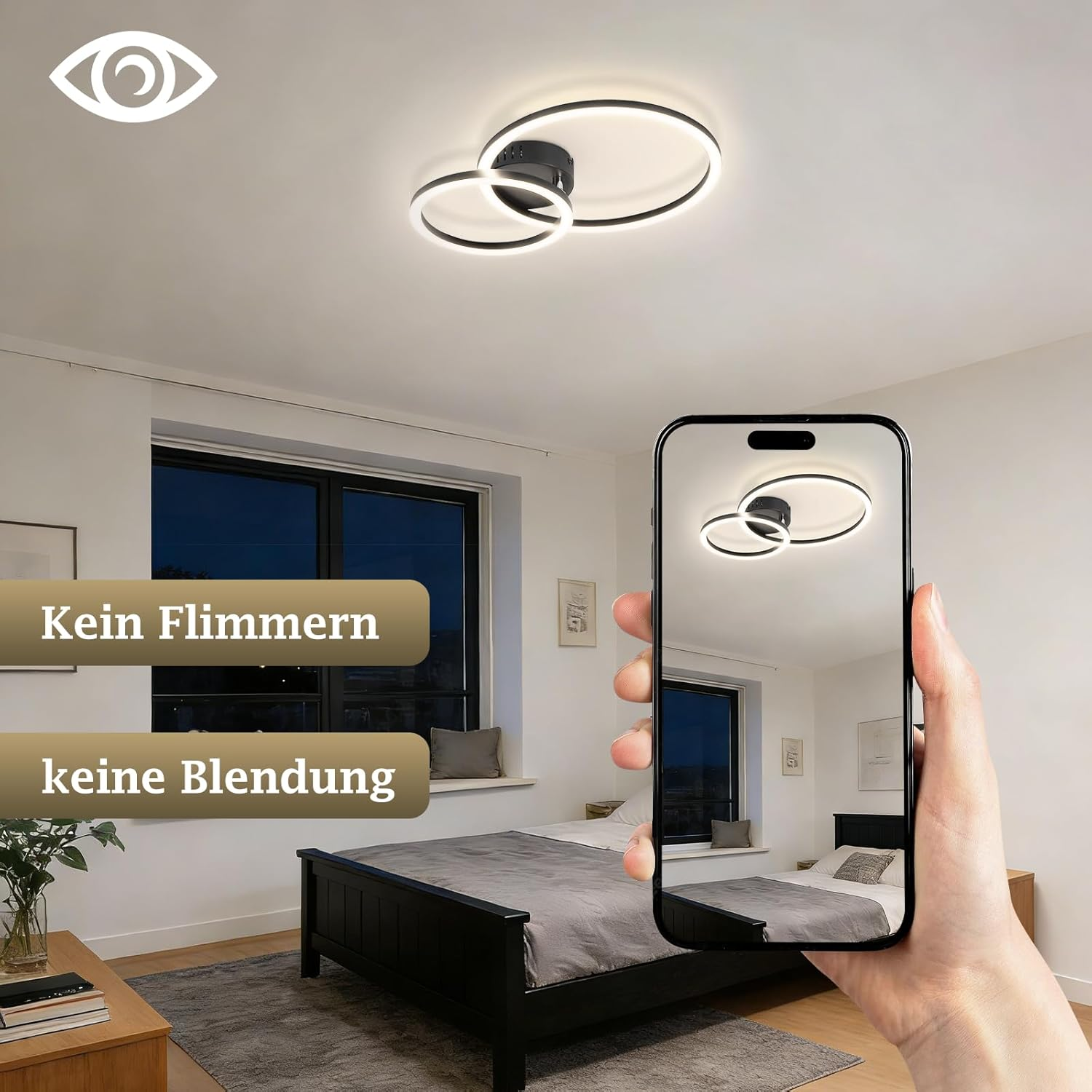 Deckenleuchte mit drei Ringen in einem Schlafzimmer, gehalten in einer Hand