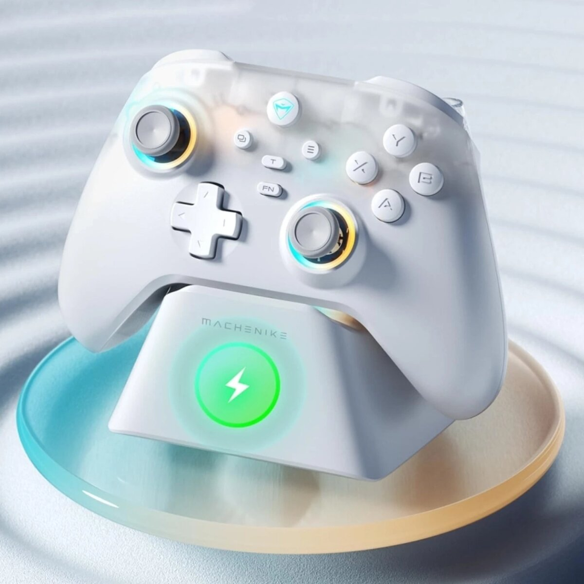 Un controller da gaming bianco poggia su una base di ricarica con un fulmine verde.