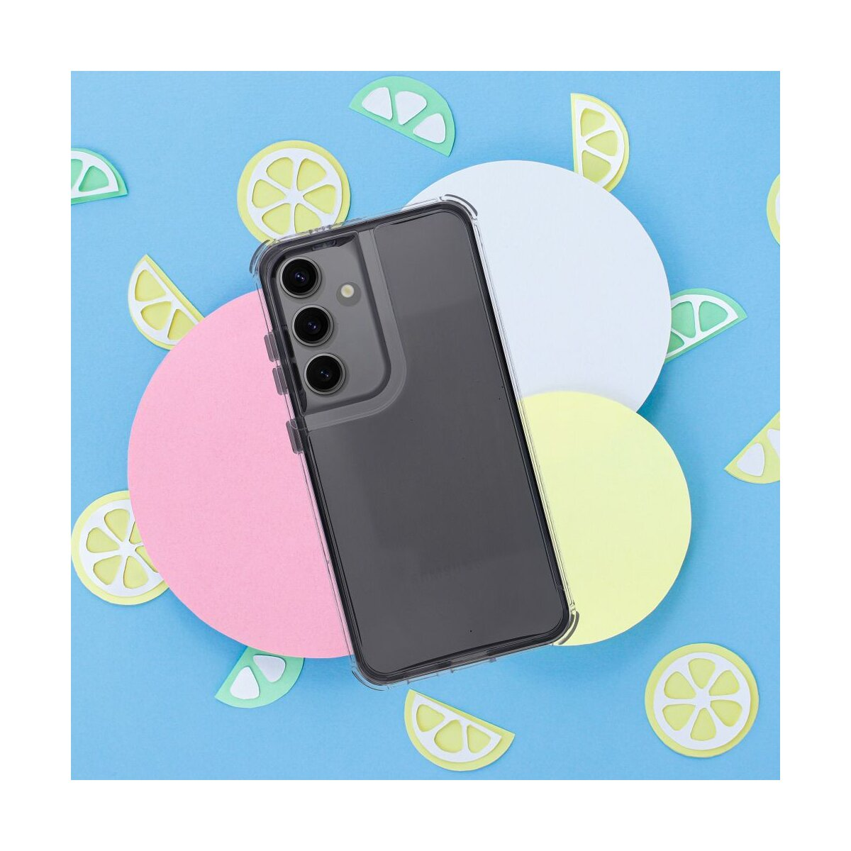 Ein dunkles Smartphone in einer durchsichtigen Hülle auf bunten Kreisen und Zitronenscheiben.