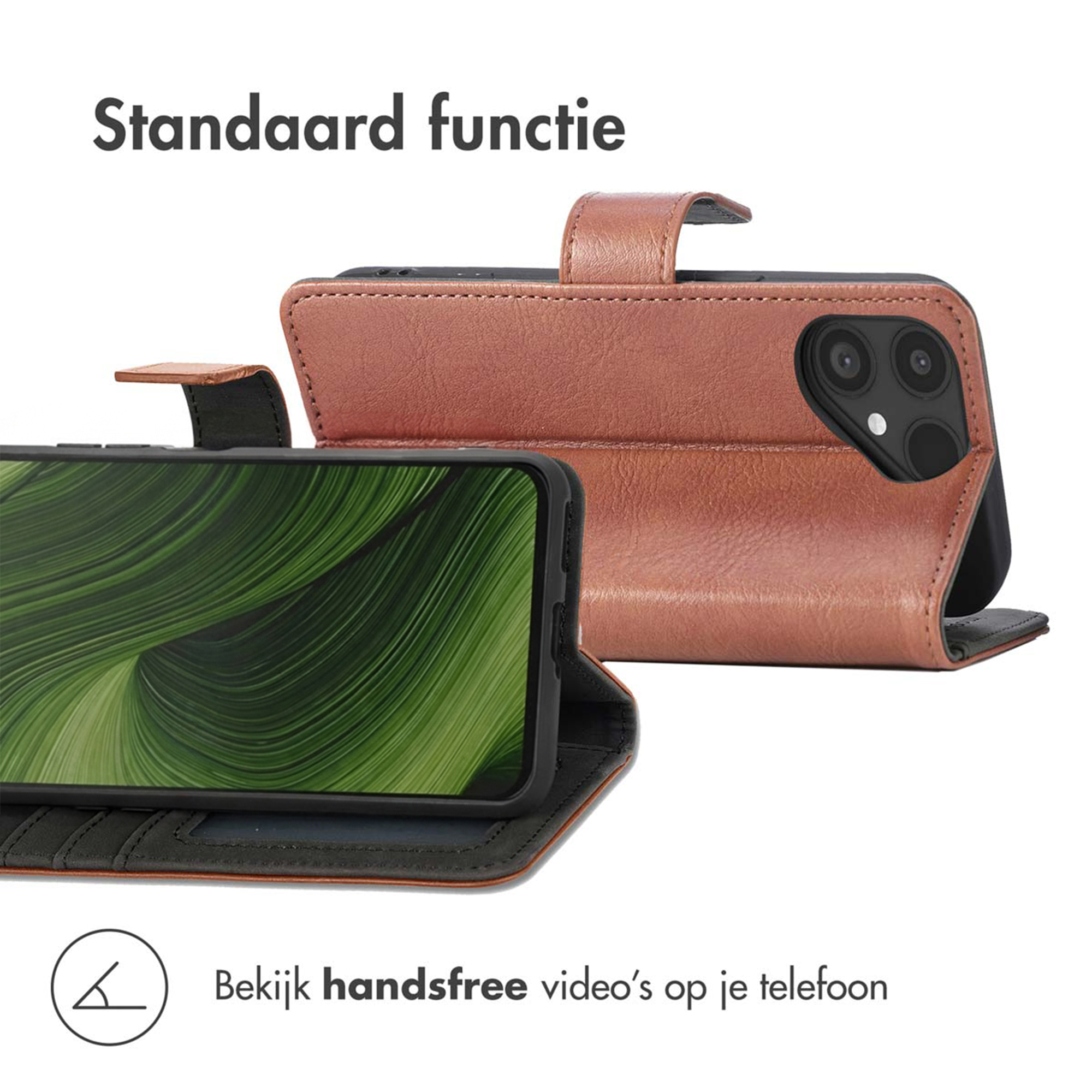 Un étui de téléphone en cuir marron avec fonction de support tenant un smartphone.